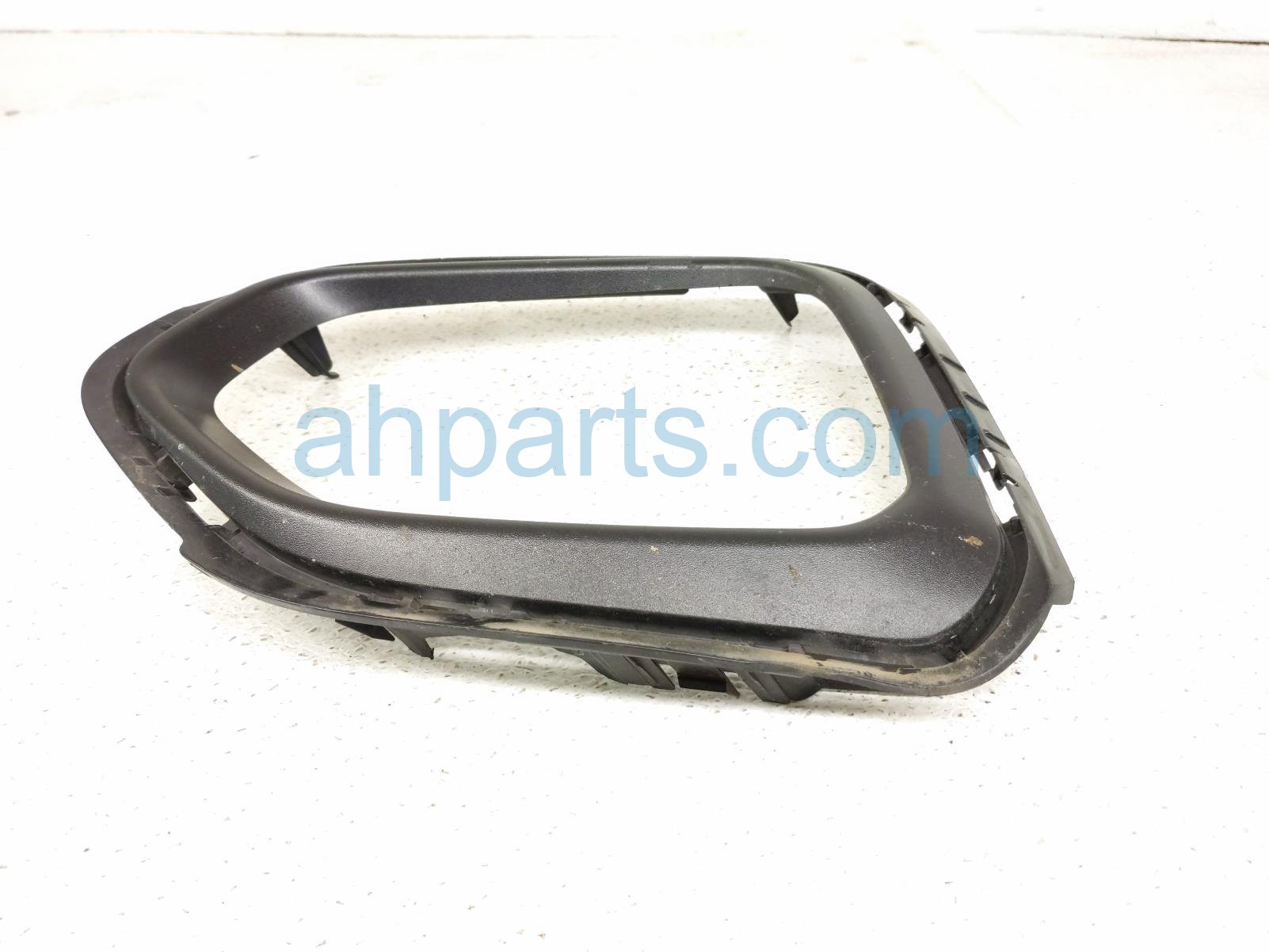 Front driver FOG LAMP BEZEL