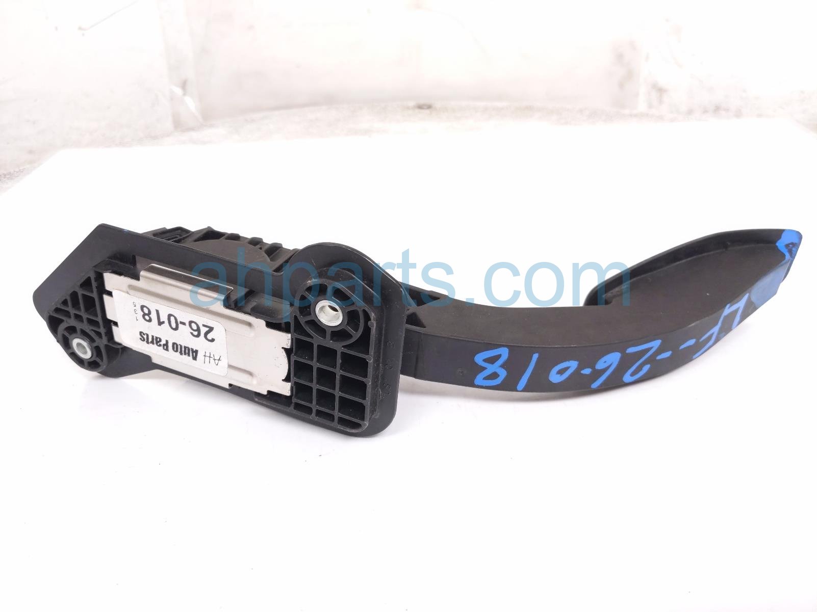 Chevy GAS ACCELERATOR PEDAL - 2.7T 4X2 FL Chevy GAS ACCELERATOR PEDAL - 2.7T 4X2 FL