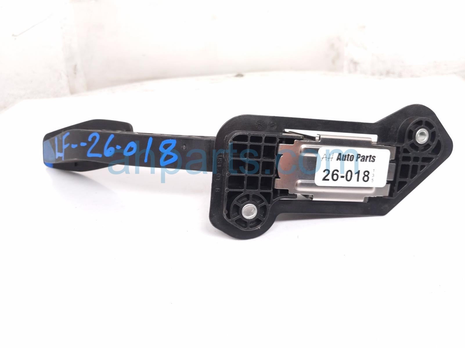 2024 Chevy Silverado 1500 Gas Accelerator Pedal 2.7t 4x2 Fl 84024307 Replacement 2024 Chevy Silverado 1500 Gas Accelerator Pedal 2.7t 4x2 Fl 84024307 Replacement thumbnail