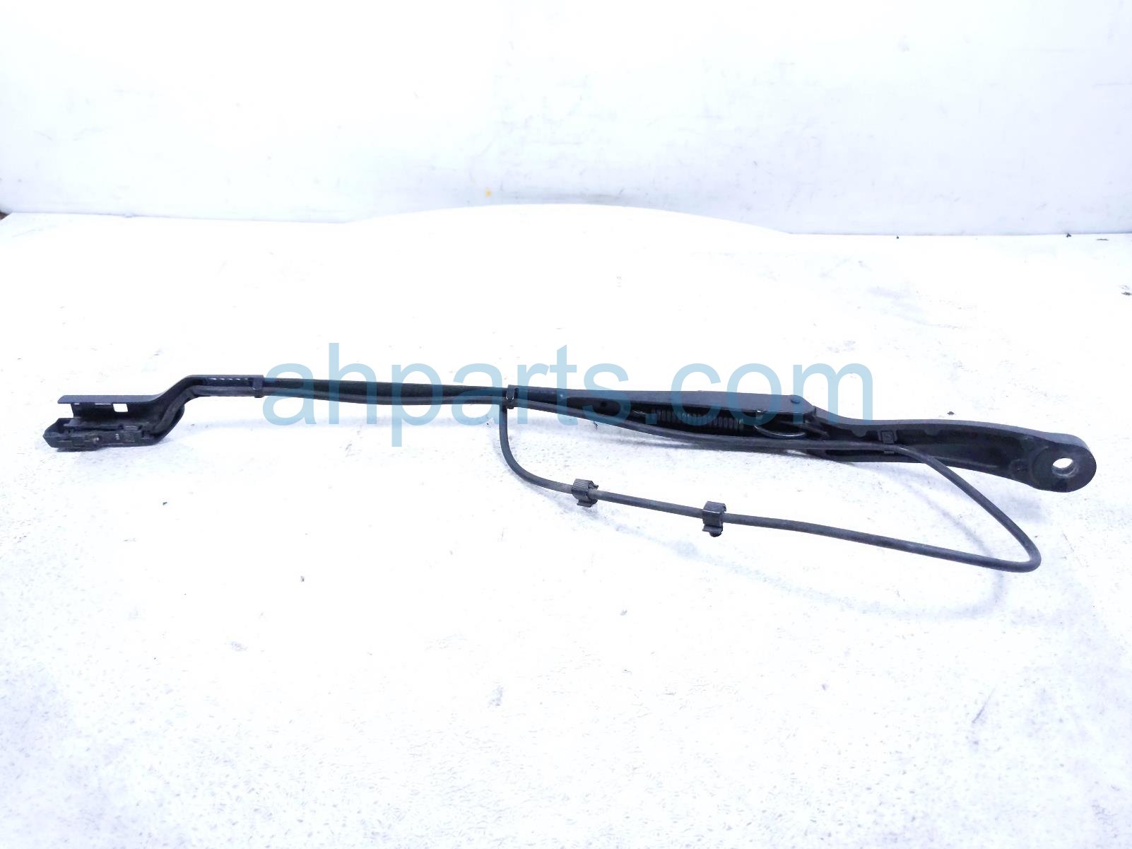 2019 Tesla Tesla 3 Driver Windshield Wiper Arm 076726 00 D Replacement 2019 Tesla Tesla 3 Driver Windshield Wiper Arm 076726 00 D Replacement thumbnail