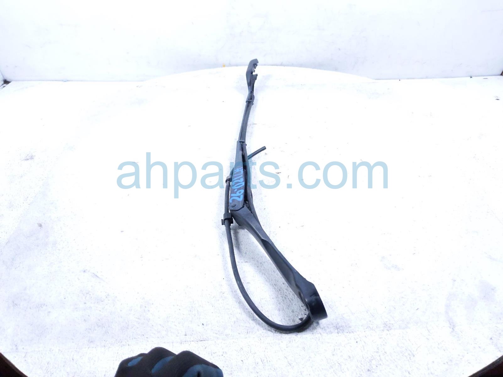 2019 Tesla Tesla 3 Driver Windshield Wiper Arm 076726 00 D Replacement 2019 Tesla Tesla 3 Driver Windshield Wiper Arm 076726 00 D Replacement thumbnail