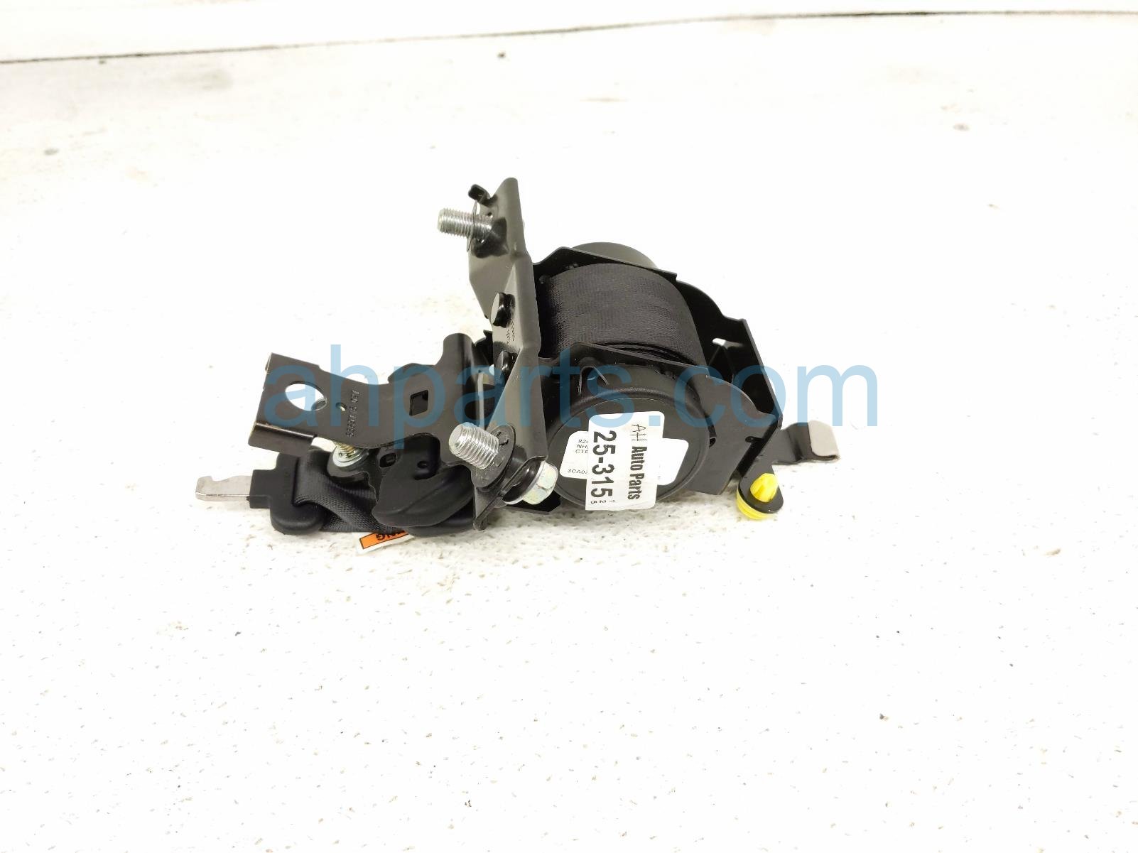 Honda 3RD ROW MID BELT RETRACTOR - BLACK Honda 3RD ROW MID BELT RETRACTOR - BLACK