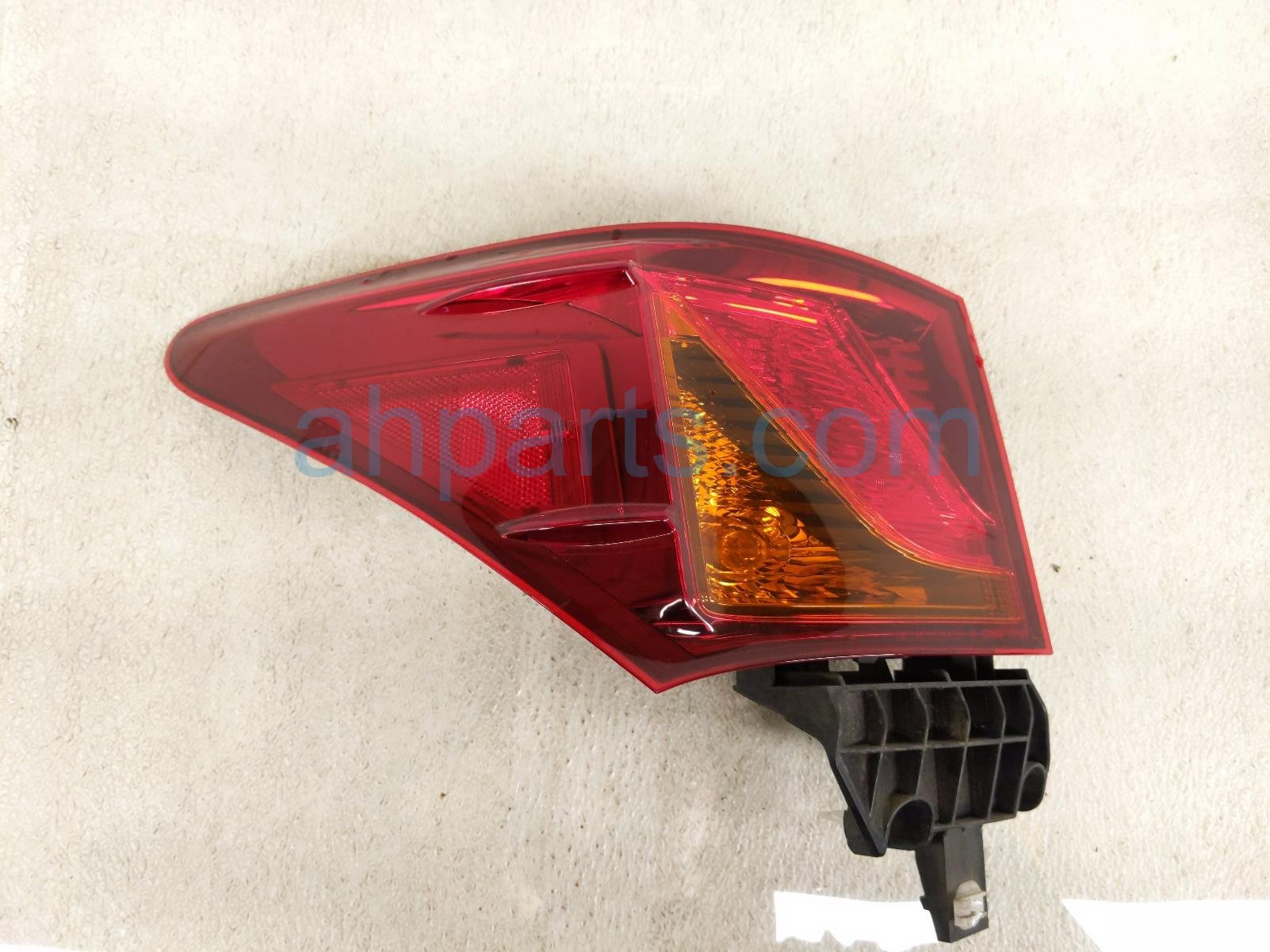 Lexus LH TAIL LAMP (ON BODY)