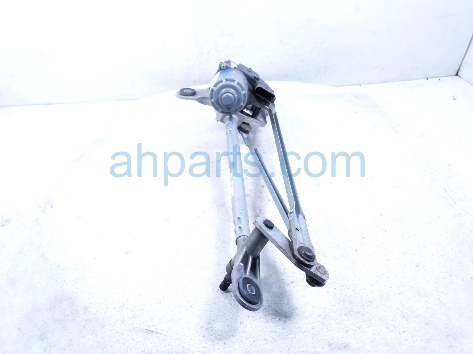 2019 Tesla Tesla 3 Front Arms Driver Windshield Wiper Motor & Linkage 1076725 99 F Replacement 2019 Tesla Tesla 3 Front Arms Driver Windshield Wiper Motor & Linkage 1076725 99 F Replacement thumbnail