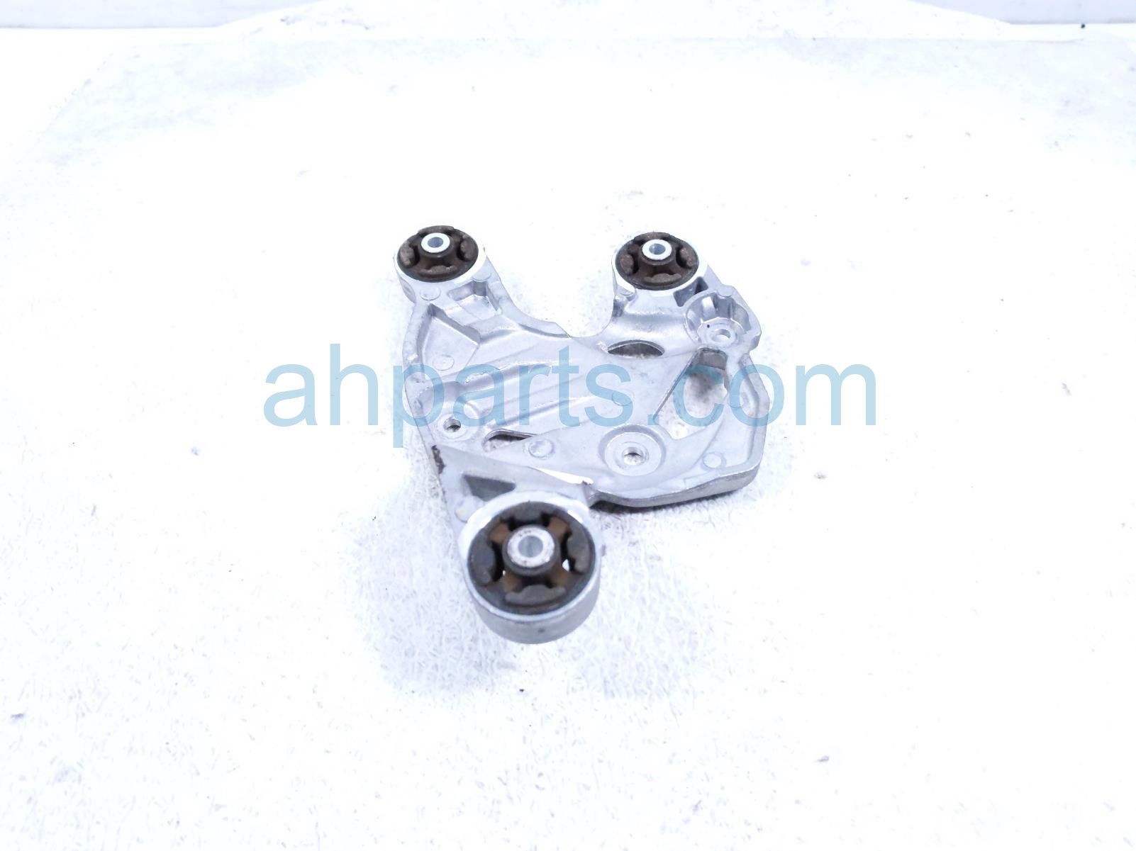 2019 Tesla Tesla 3 Engine/motor Rear Motor Mount Bracket Rwd 1122968 00 B Replacement 2019 Tesla Tesla 3 Engine/motor Rear Motor Mount Bracket Rwd 1122968 00 B Replacement thumbnail