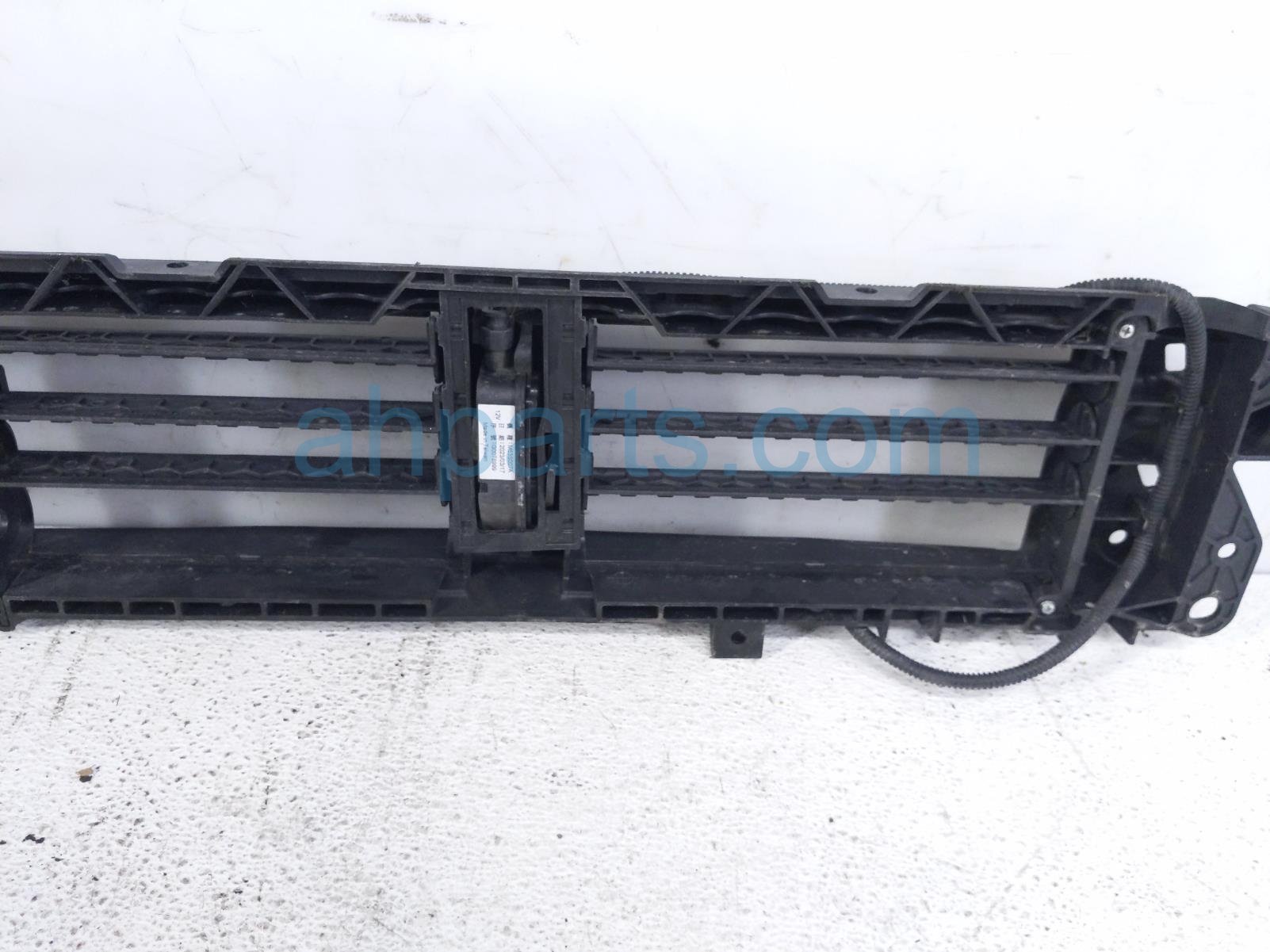 2018 Honda CR V Upper Grille Air Shutter Assy 1.5t 71300 TLA A01 Replacement 2018 Honda CR V Upper Grille Air Shutter Assy 1.5t 71300 TLA A01 Replacement thumbnail