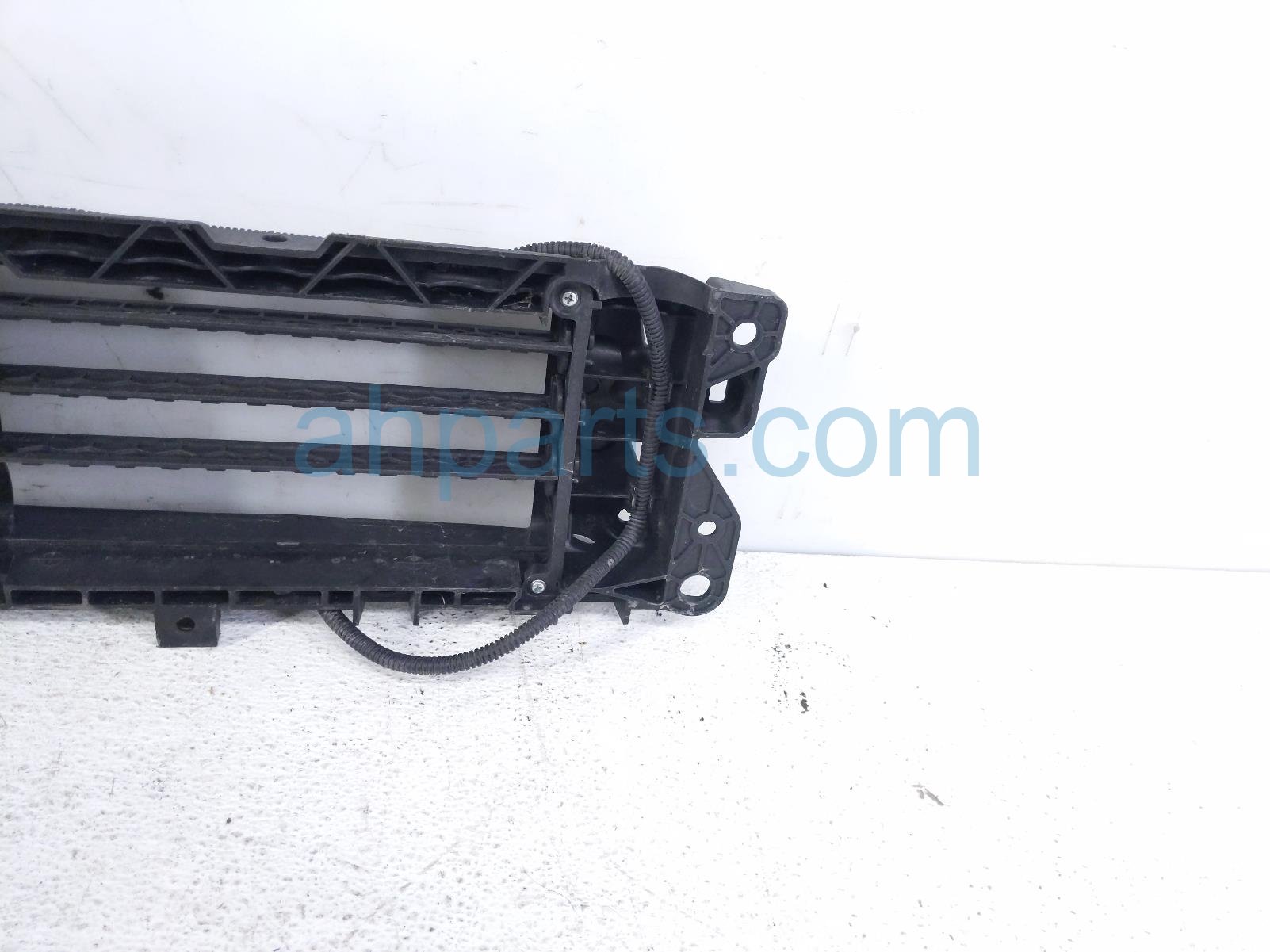 2018 Honda CR V Upper Grille Air Shutter Assy 1.5t 71300 TLA A01 Replacement 2018 Honda CR V Upper Grille Air Shutter Assy 1.5t 71300 TLA A01 Replacement thumbnail