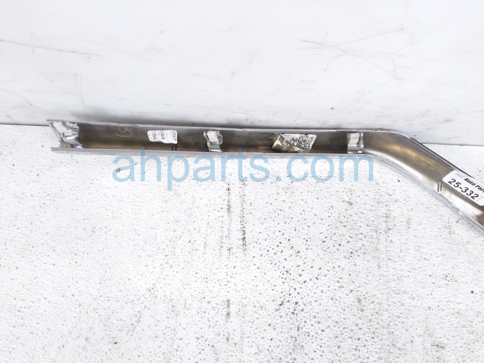 2018 Honda CR V Front Passenger Grille Molding Trim chrome 71123 TLA A00 Replacement 2018 Honda CR V Front Passenger Grille Molding Trim chrome 71123 TLA A00 Replacement thumbnail