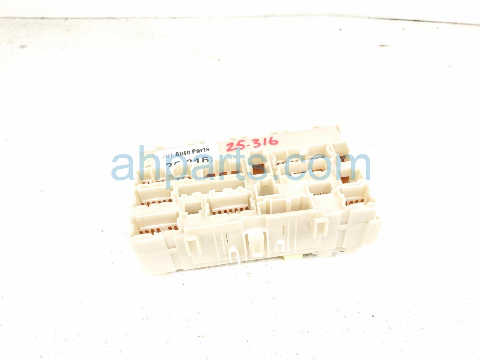 $75 Nissan LH CABIN FUSE / JUNCTION BOX $75 Nissan LH CABIN FUSE / JUNCTION BOX