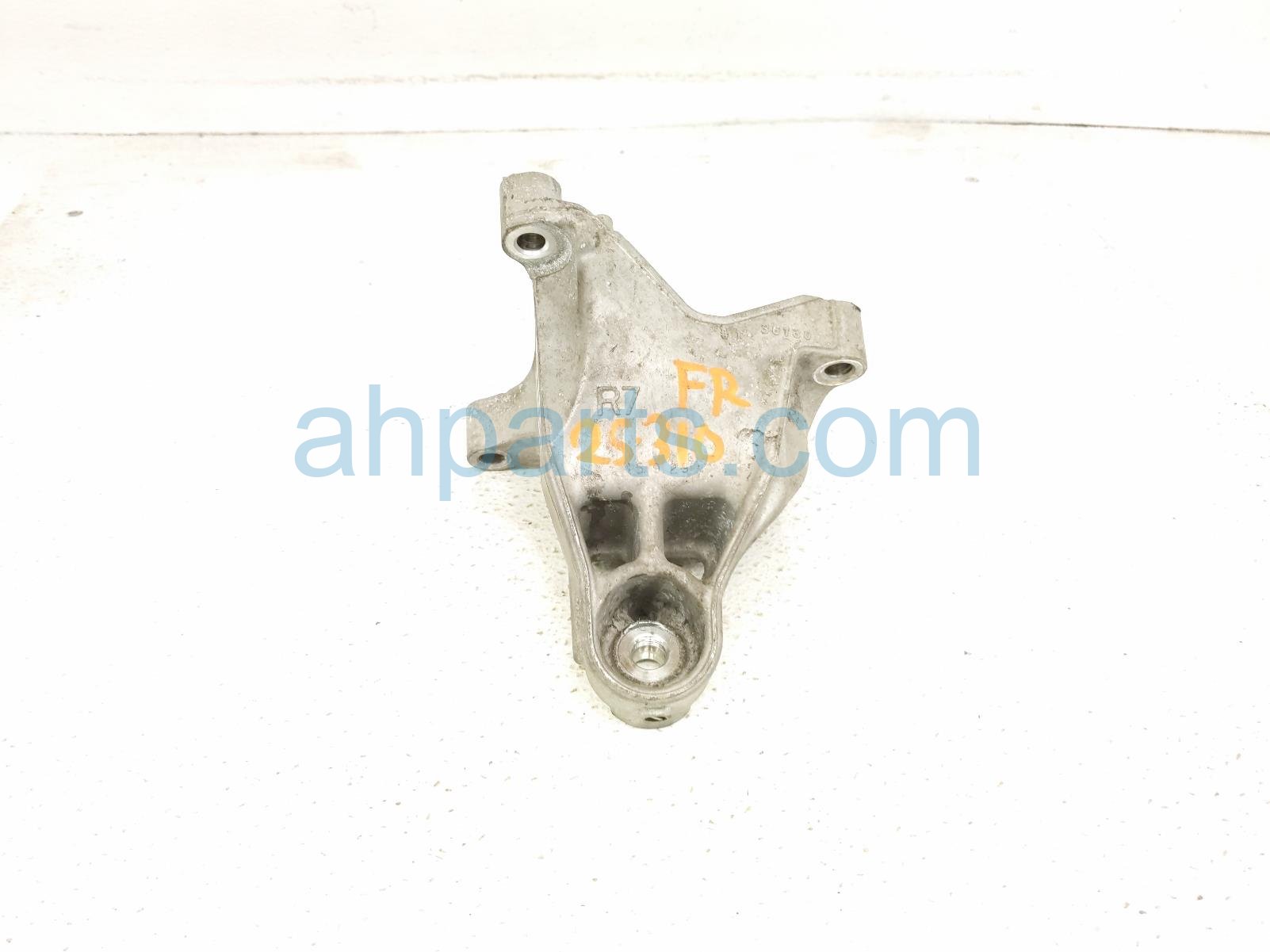 $35 Lexus RH SIDE ENGINE MOUNT BRACKET $35 Lexus RH SIDE ENGINE MOUNT BRACKET