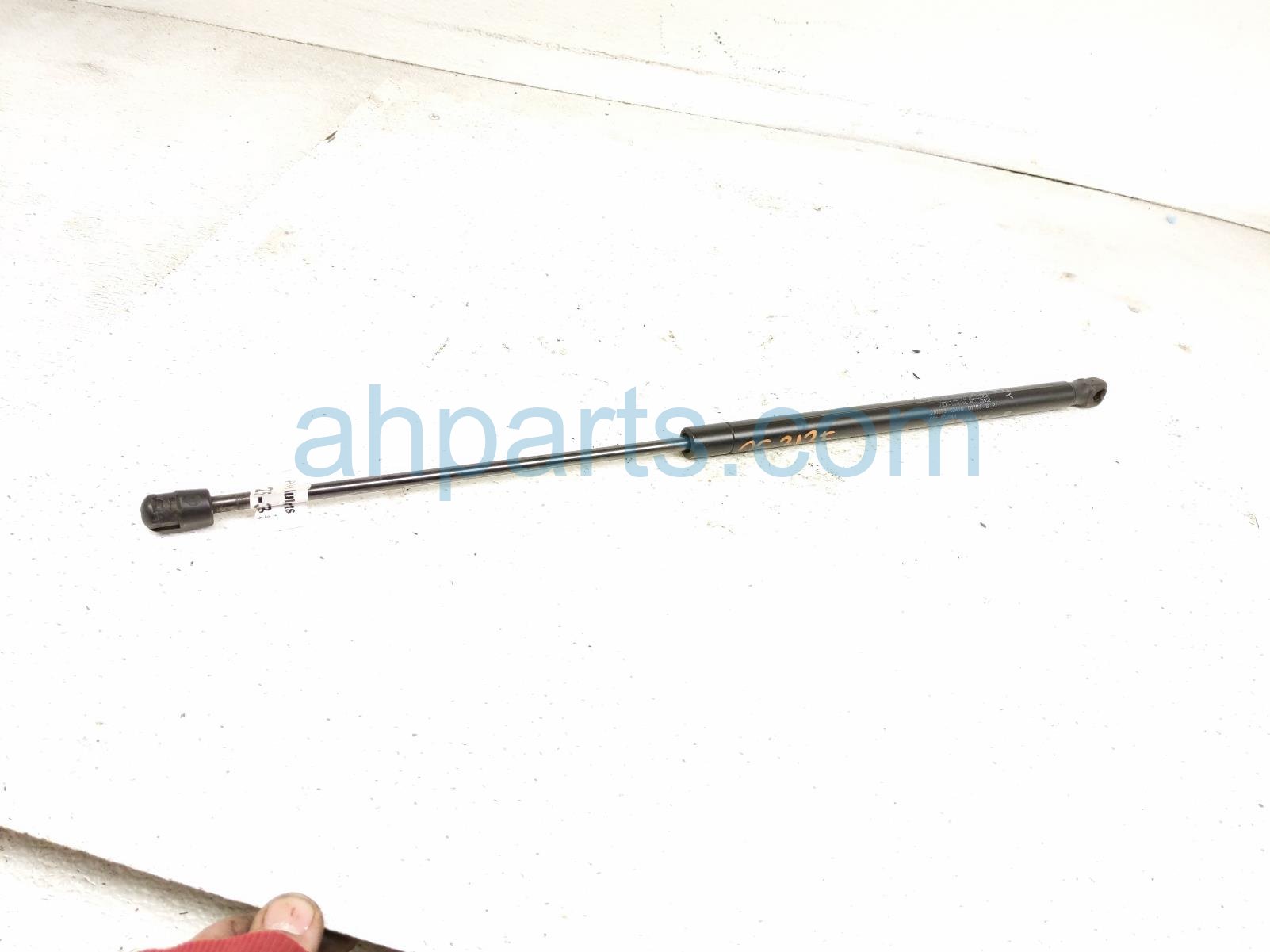 2018 Jeep Grand Cherokee Passenger Hood Strut / Lift Cylinder 55113748AA Replacement 2018 Jeep Grand Cherokee Passenger Hood Strut / Lift Cylinder 55113748AA Replacement thumbnail