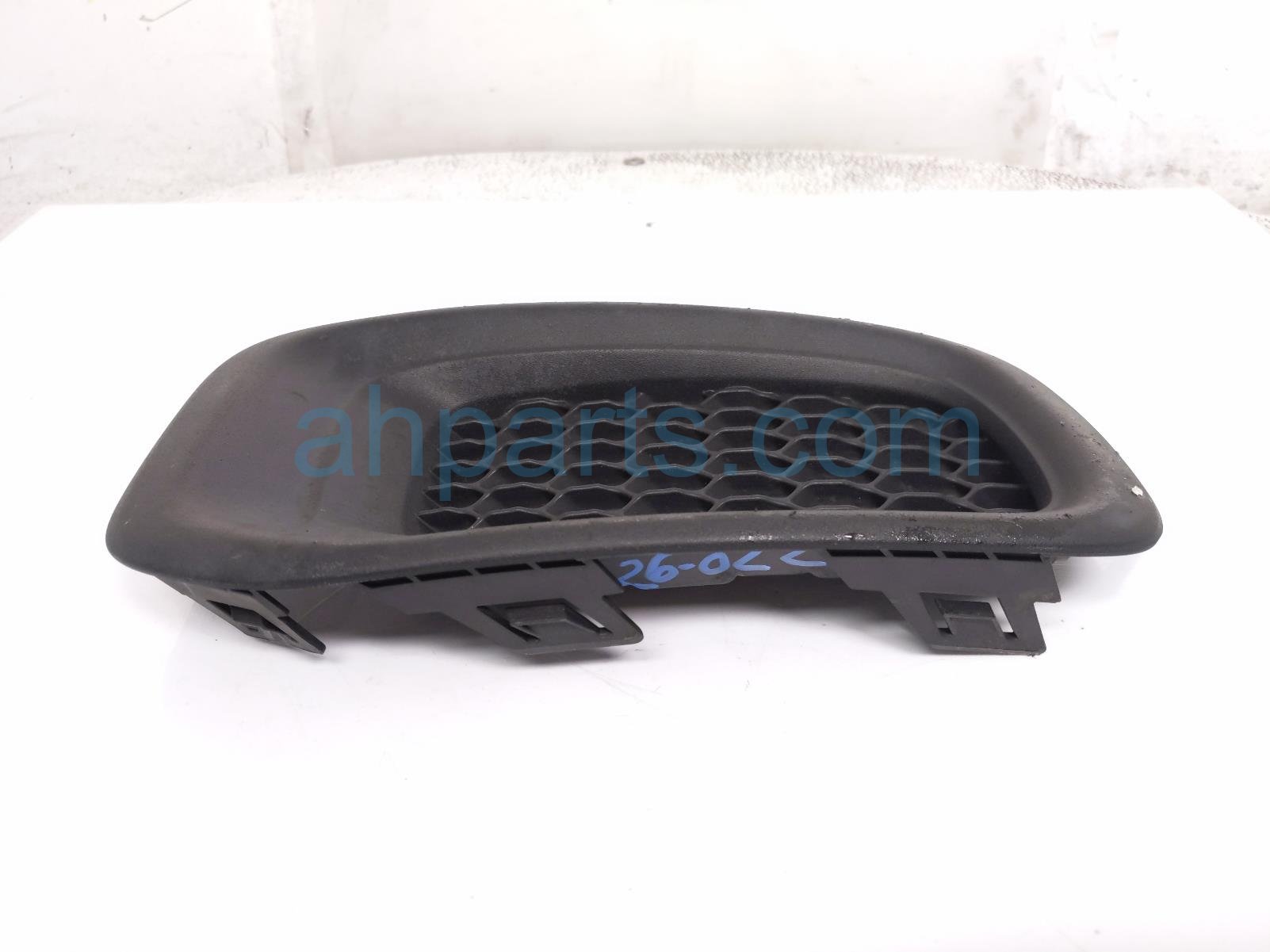 2018 Jeep Renegade Front Passenger Fog Lamp Bezel Grille blk 5XB27LXHAA Replacement 2018 Jeep Renegade Front Passenger Fog Lamp Bezel Grille blk 5XB27LXHAA Replacement thumbnail