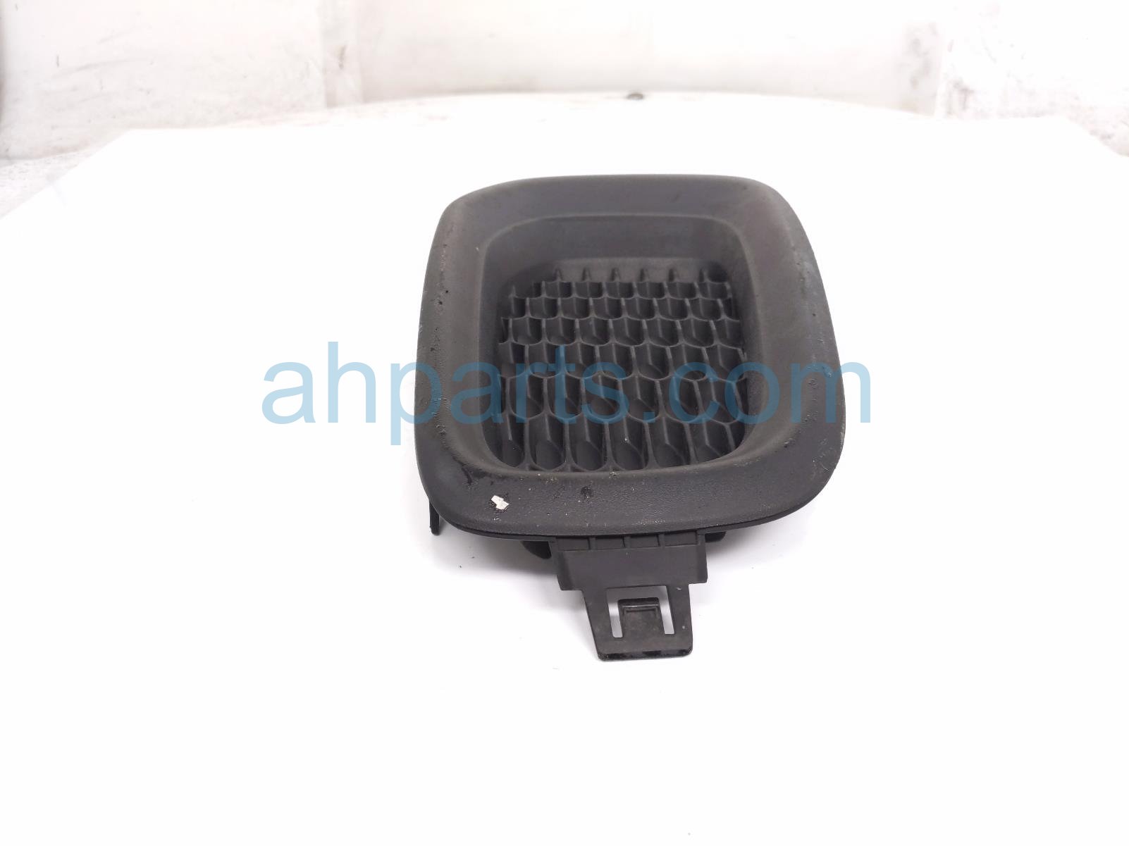 2018 Jeep Renegade Front Passenger Fog Lamp Bezel Grille blk 5XB27LXHAA Replacement 2018 Jeep Renegade Front Passenger Fog Lamp Bezel Grille blk 5XB27LXHAA Replacement thumbnail