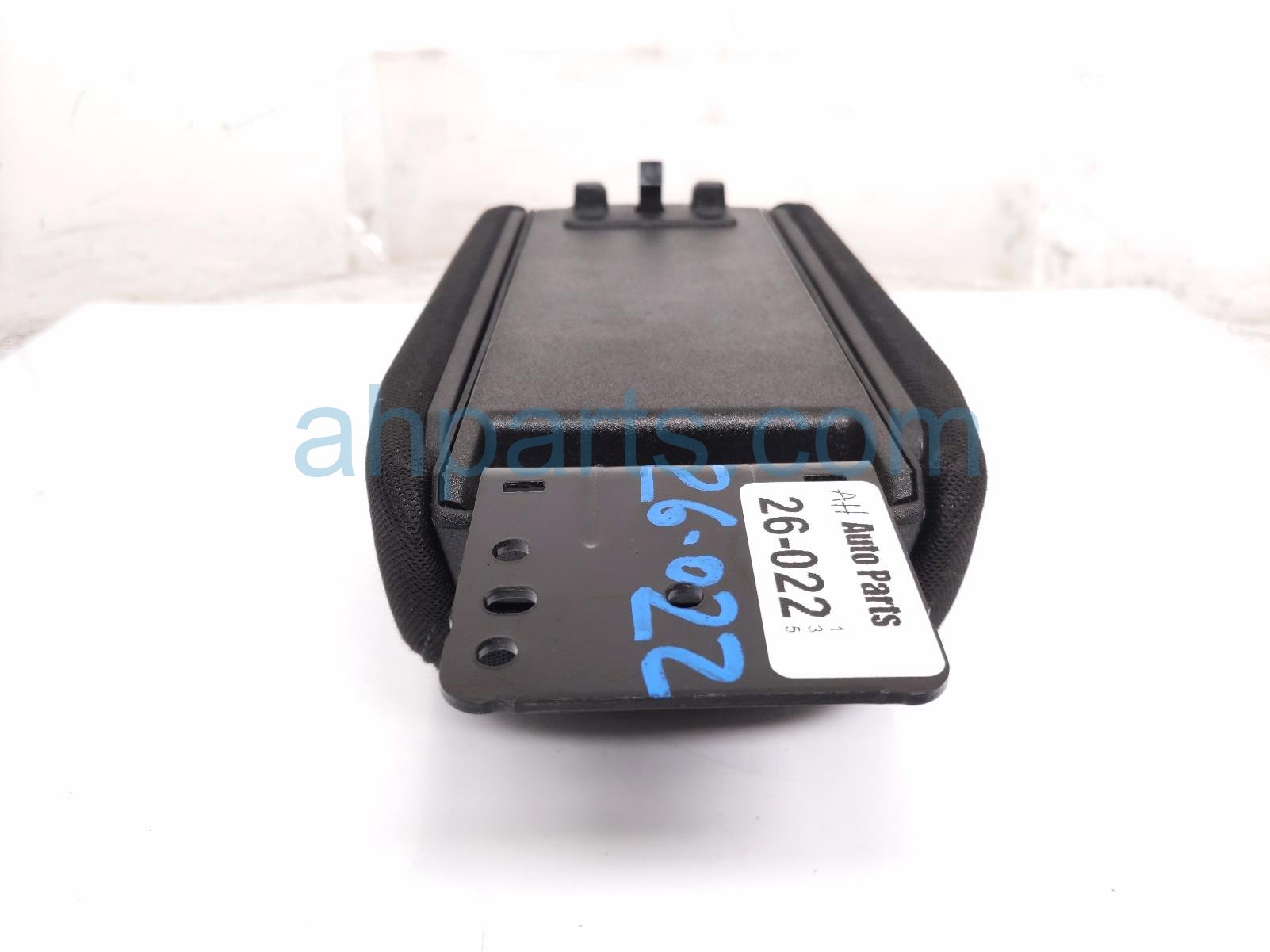 2018 Jeep Renegade Center Console Lid/armrest Black 6UR55LXHAA Replacement 2018 Jeep Renegade Center Console Lid/armrest Black 6UR55LXHAA Replacement thumbnail