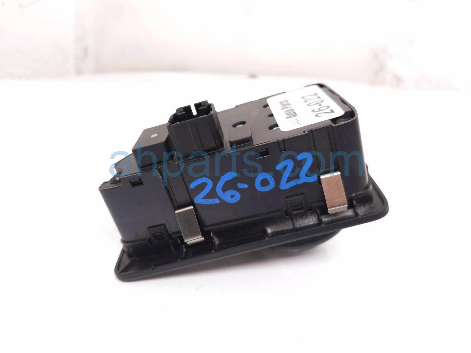 2018 Jeep Renegade Epb & Trac Sw Console Mtd 6UP11LXHAA Replacement 2018 Jeep Renegade Epb & Trac Sw Console Mtd 6UP11LXHAA Replacement thumbnail