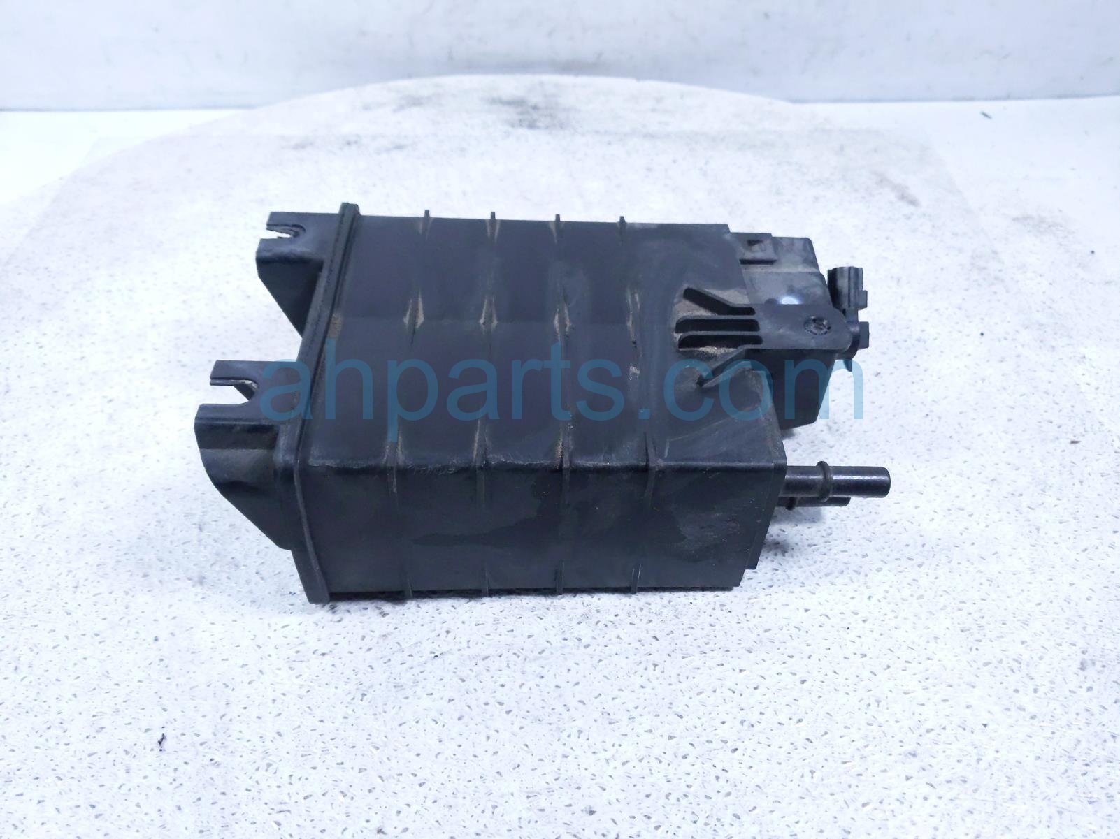 2017 Ford Fusion Fuel Vapor Charcoal Canister 2.0t GU5Z 9D653 G Replacement 2017 Ford Fusion Fuel Vapor Charcoal Canister 2.0t GU5Z 9D653 G Replacement thumbnail