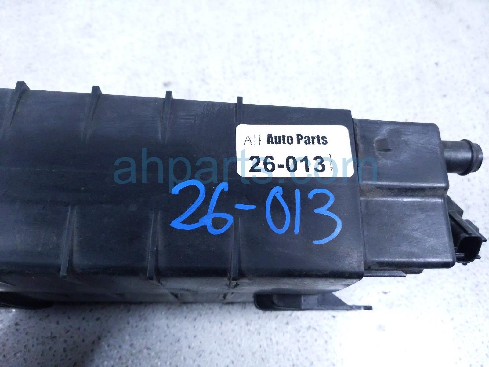 2017 Ford Fusion Fuel Vapor Charcoal Canister 2.0t GU5Z 9D653 G Replacement 2017 Ford Fusion Fuel Vapor Charcoal Canister 2.0t GU5Z 9D653 G Replacement thumbnail