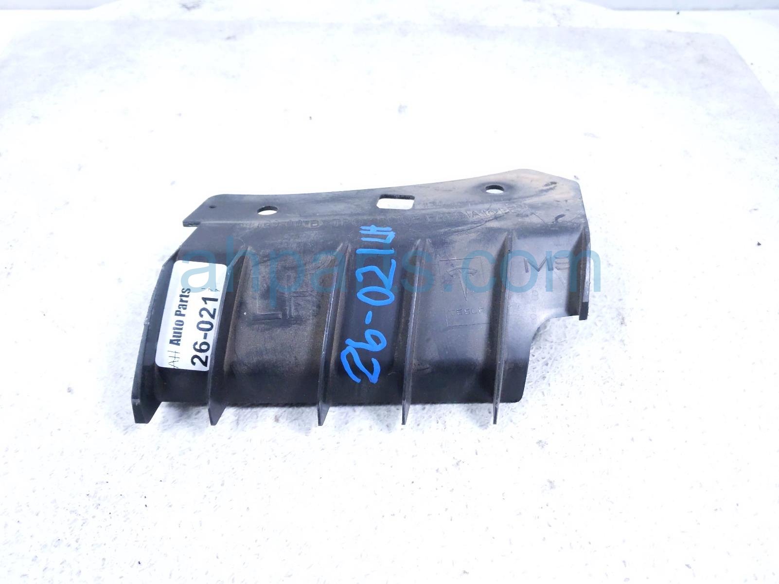 2019 Tesla Tesla 3 Front Driver Reinforcement Bracket 1084169 00 B Replacement 2019 Tesla Tesla 3 Front Driver Reinforcement Bracket 1084169 00 B Replacement thumbnail