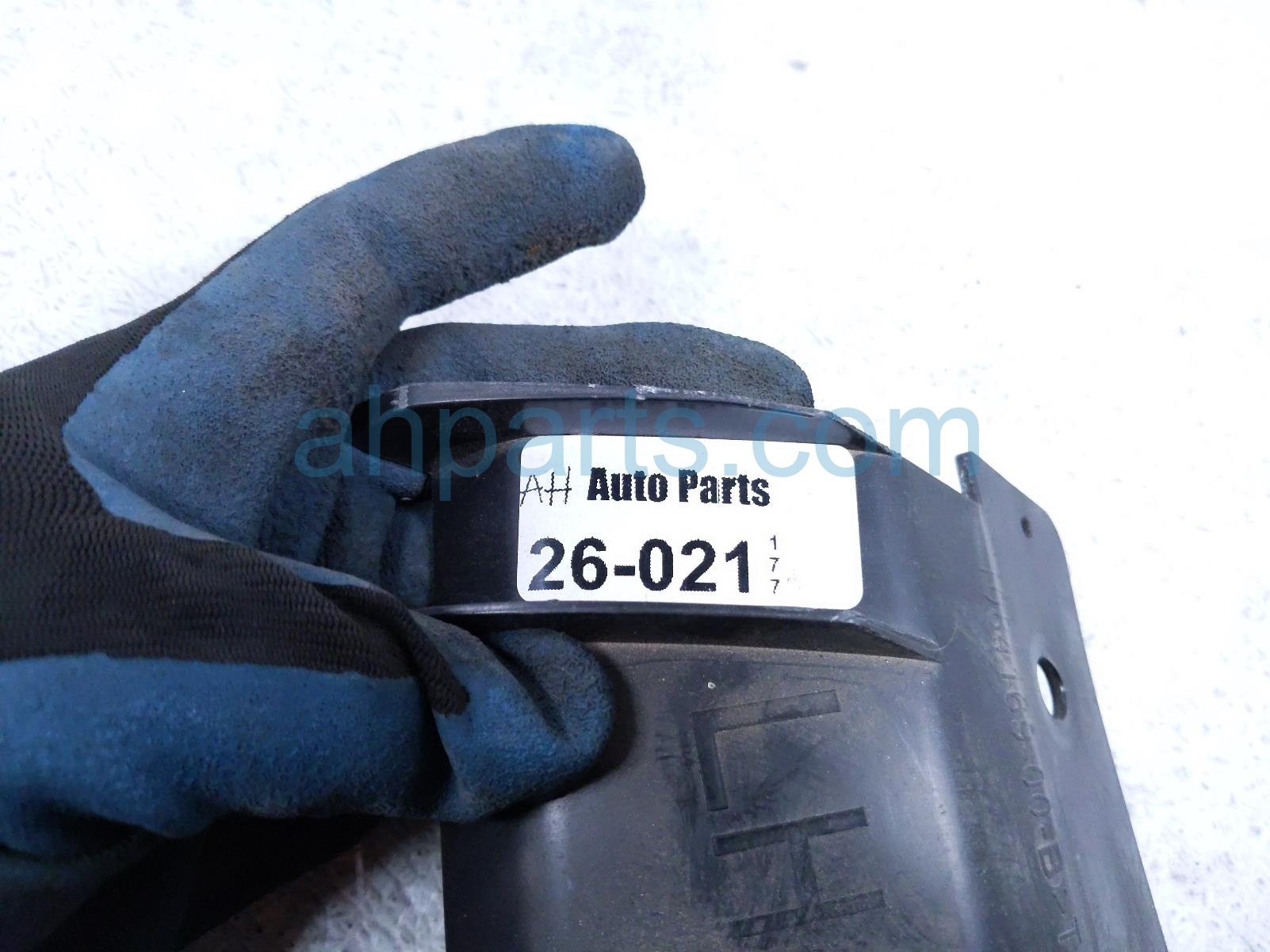 2019 Tesla Tesla 3 Front Driver Reinforcement Bracket 1084169 00 B Replacement 2019 Tesla Tesla 3 Front Driver Reinforcement Bracket 1084169 00 B Replacement thumbnail