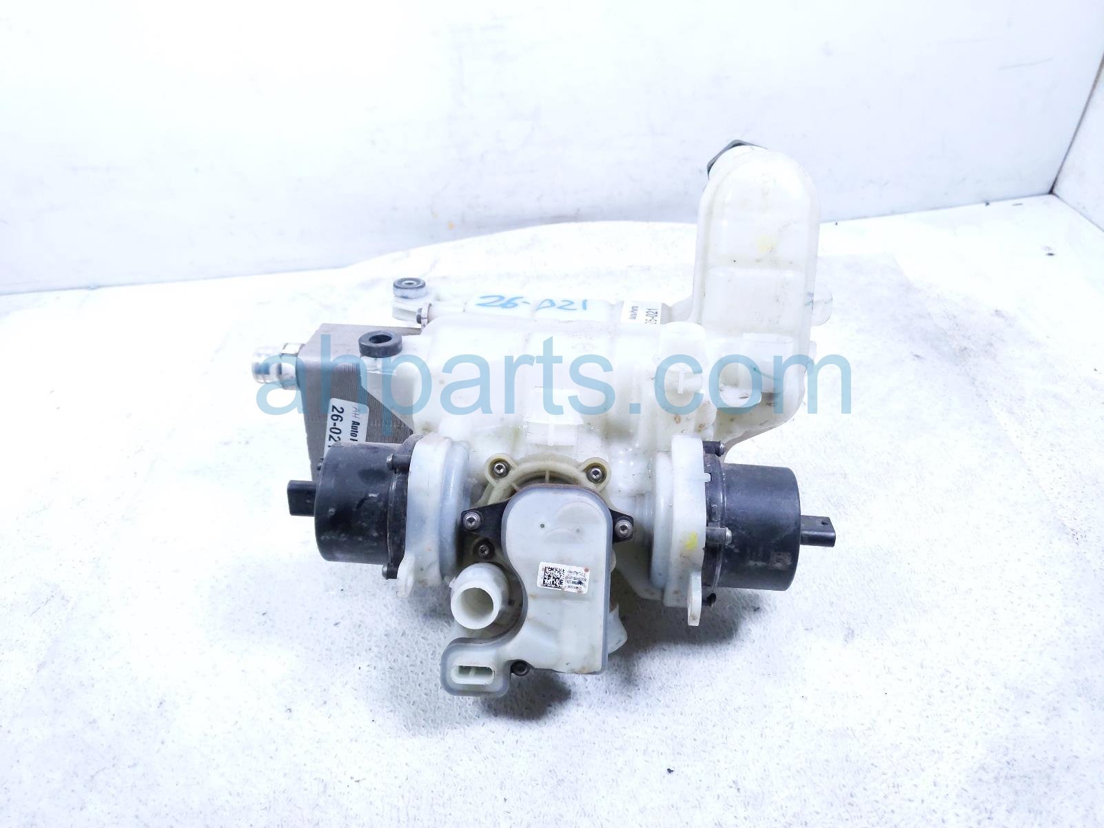 2019 Tesla Tesla 3 Coolant Overflow Reservoir Tank 1097015 00 M Replacement 2019 Tesla Tesla 3 Coolant Overflow Reservoir Tank 1097015 00 M Replacement thumbnail