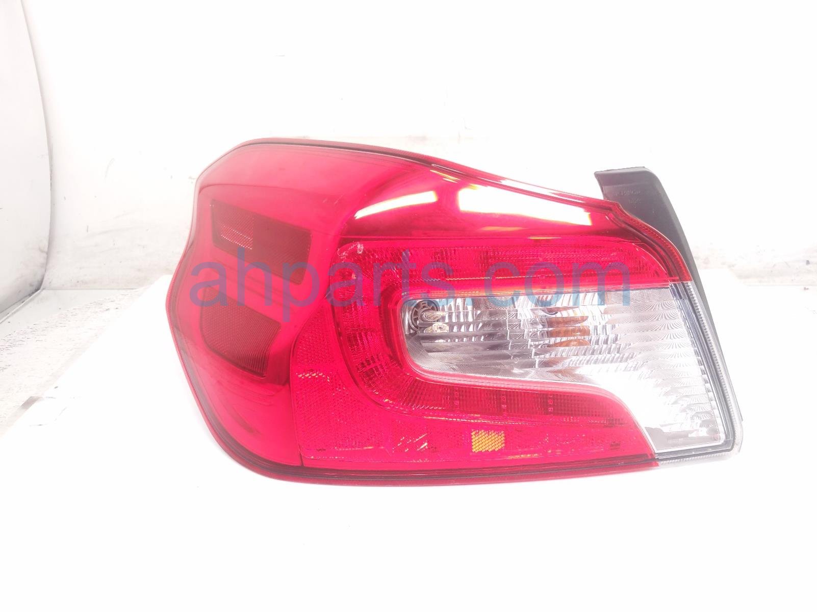 Subaru LH TAIL LAMP (ON BODY)