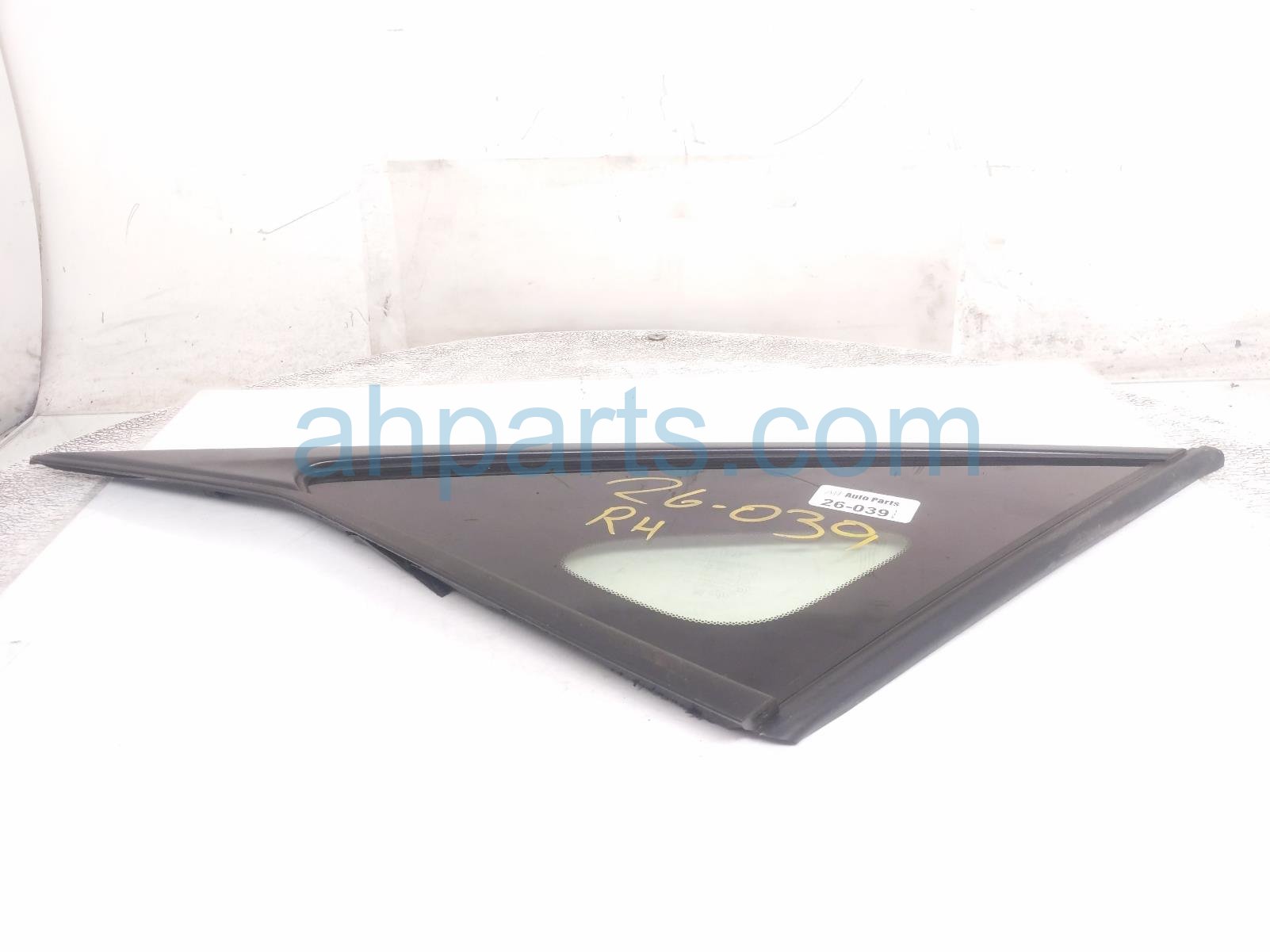 Honda RH QUARTER WINDOW GLASS