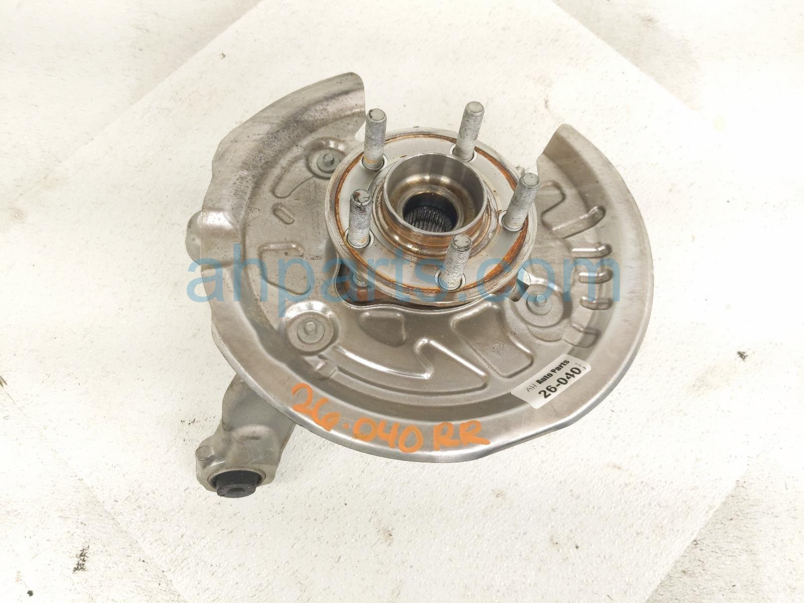 $125 Ford RR/RH SPINDLE KNUCKLE HUB - AWD