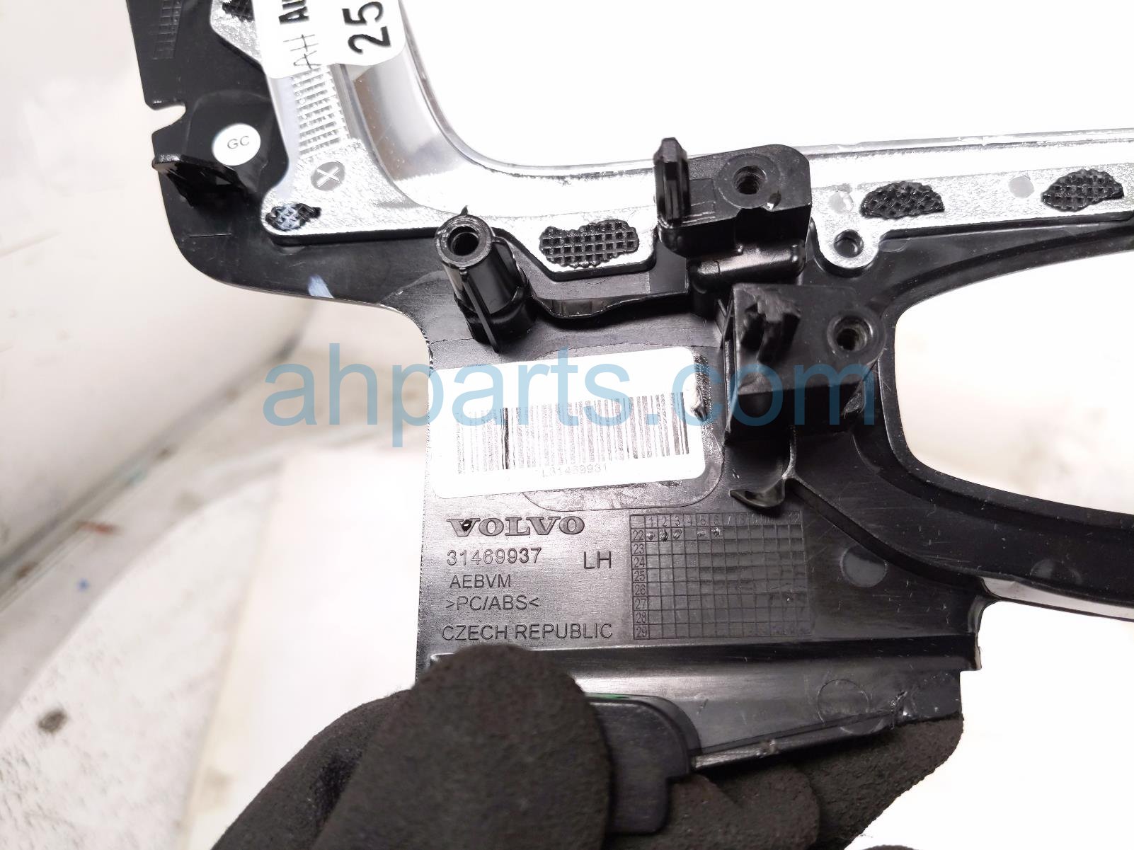 2023 Volvo Xc90 Center Console Shifter Bezel Blk 32206866 Replacement 2023 Volvo Xc90 Center Console Shifter Bezel Blk 32206866 Replacement thumbnail