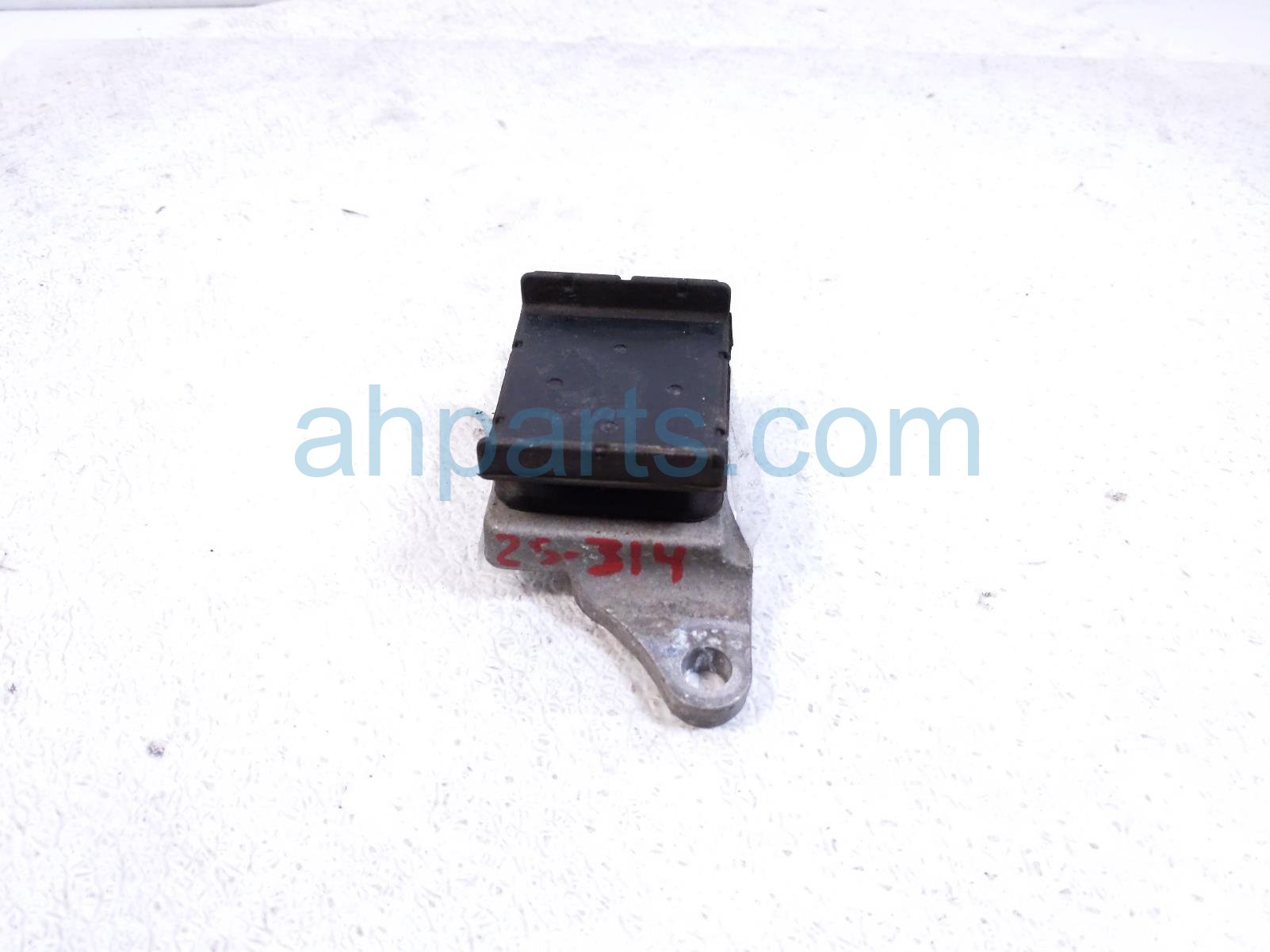 2023 Volvo Xc90 Rear Driver Rear Bracket 31681177 Replacement 2023 Volvo Xc90 Rear Driver Rear Bracket 31681177 Replacement thumbnail