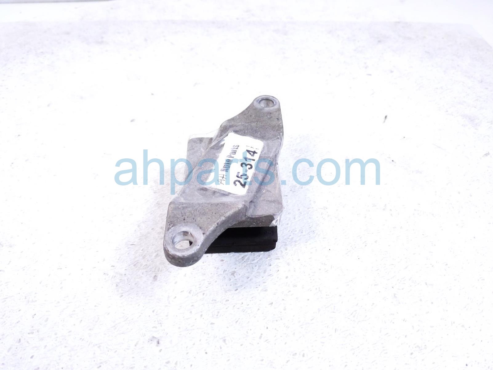 2023 Volvo Xc90 Rear Driver Rear Bracket 31681177 Replacement 2023 Volvo Xc90 Rear Driver Rear Bracket 31681177 Replacement thumbnail