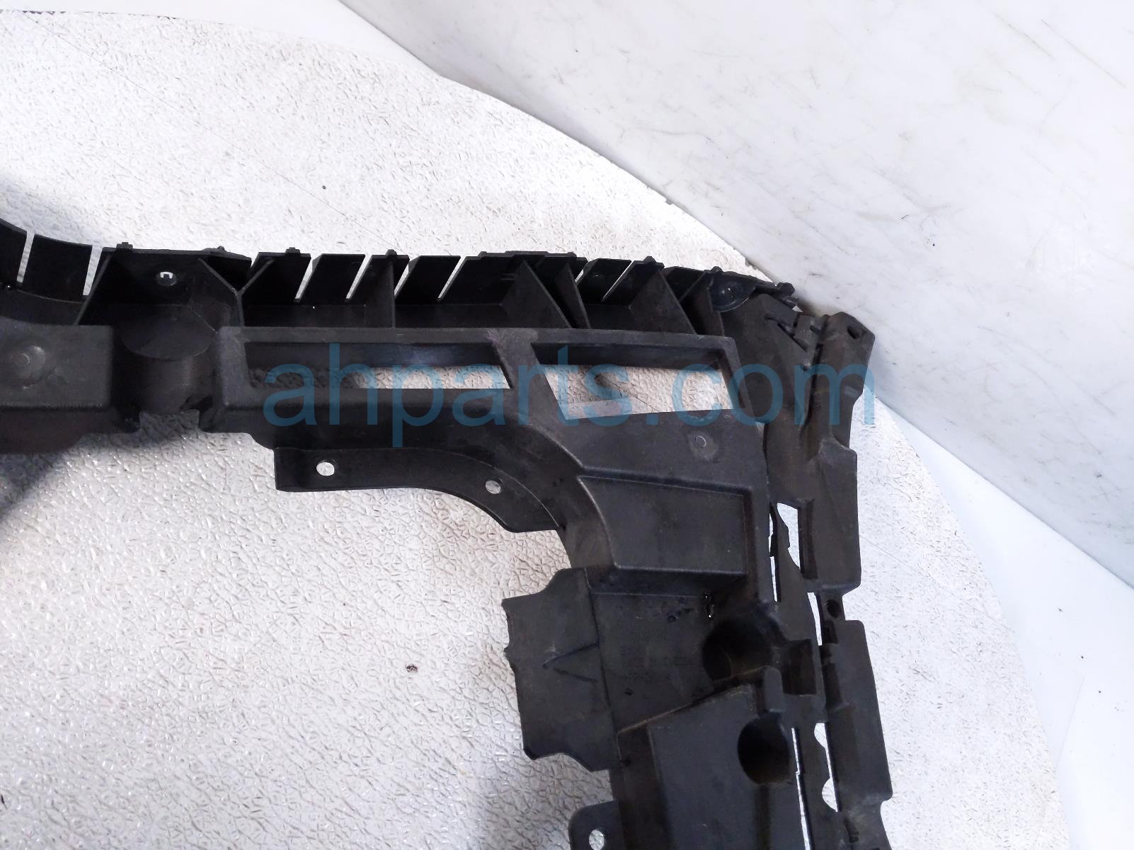 2023 Volvo Xc90 Rear Passenger Bumper Side Mount Brkt 31663176 Replacement 2023 Volvo Xc90 Rear Passenger Bumper Side Mount Brkt 31663176 Replacement thumbnail