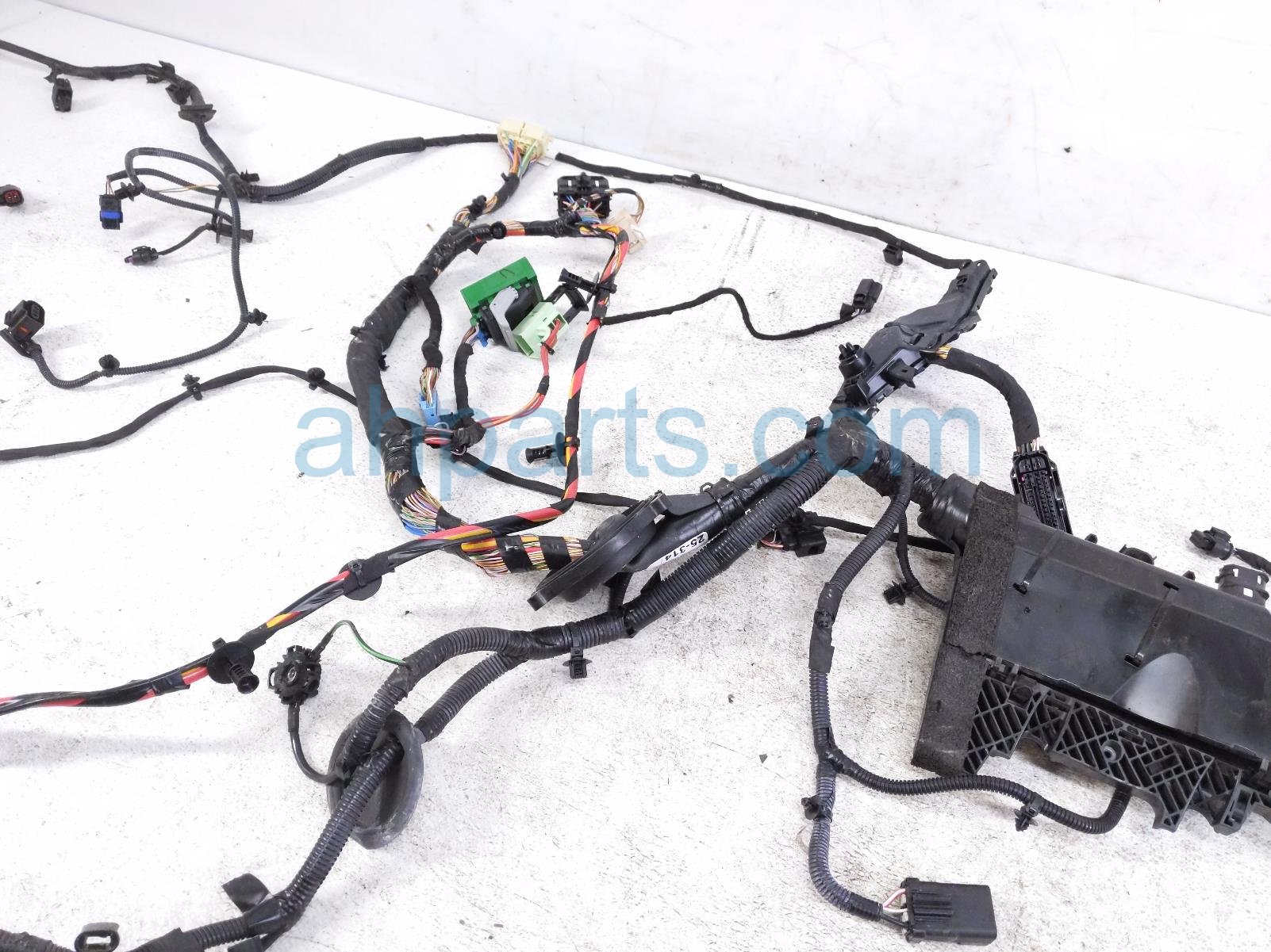 2023 Volvo Xc90 Engine Bay Wiring Harness W/fusebox 32200112 Replacement 2023 Volvo Xc90 Engine Bay Wiring Harness W/fusebox 32200112 Replacement thumbnail