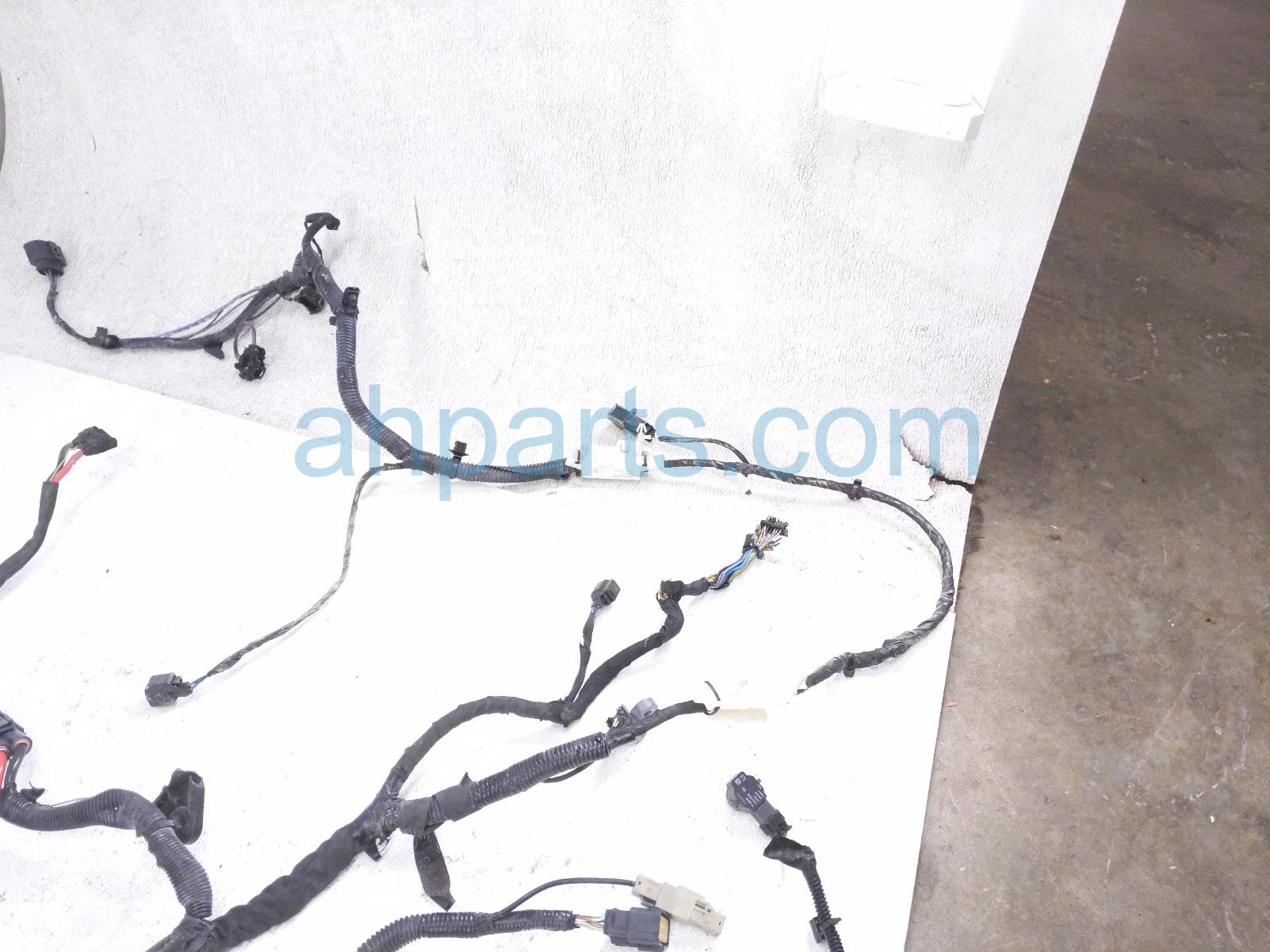 2023 Volvo Xc90 Engine Bay Wiring Harness W/fusebox 32200112 Replacement 2023 Volvo Xc90 Engine Bay Wiring Harness W/fusebox 32200112 Replacement thumbnail