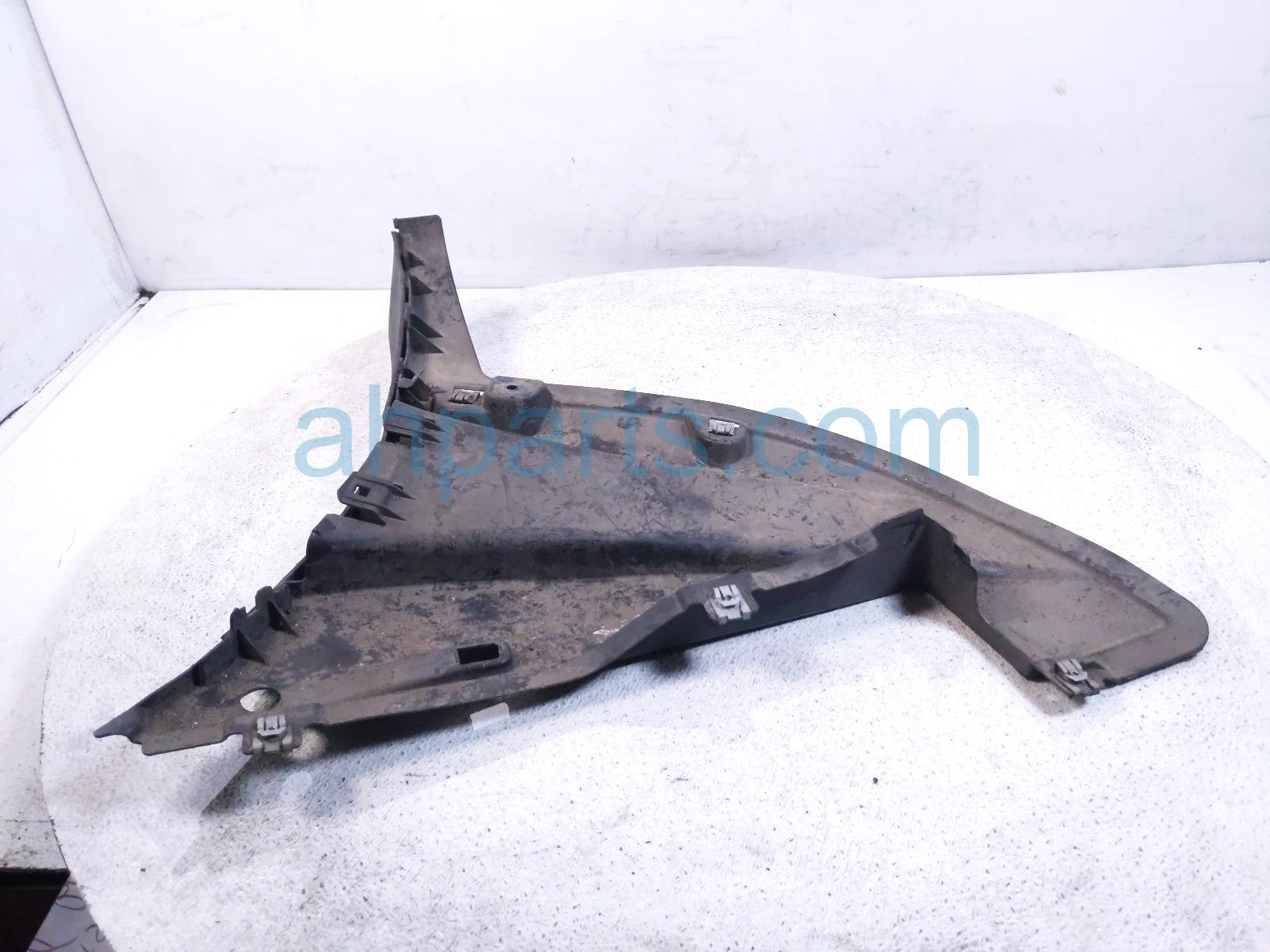 2021 Porsche Macan Front Left Under Engine Splash Shiel 95B 825 101 G 1E0 Replacement 2021 Porsche Macan Front Left Under Engine Splash Shiel 95B 825 101 G 1E0 Replacement thumbnail