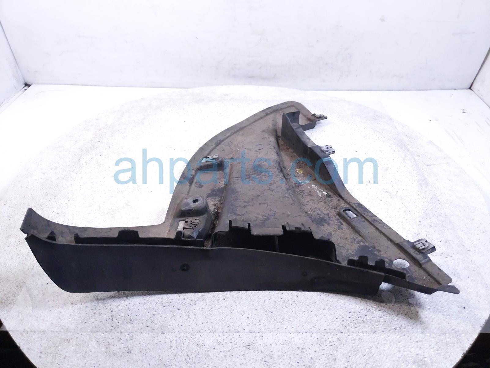 2021 Porsche Macan Front Left Under Engine Splash Shiel 95B 825 101 G 1E0 Replacement 2021 Porsche Macan Front Left Under Engine Splash Shiel 95B 825 101 G 1E0 Replacement thumbnail