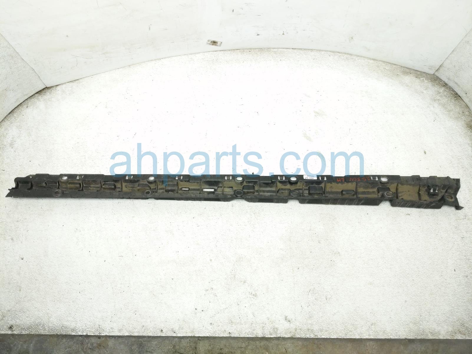 2018 BMW X5 Rocker / Trim Driver Molding Support Bracket 51 77 7 294 377 Replacement 2018 BMW X5 Rocker / Trim Driver Molding Support Bracket 51 77 7 294 377 Replacement thumbnail