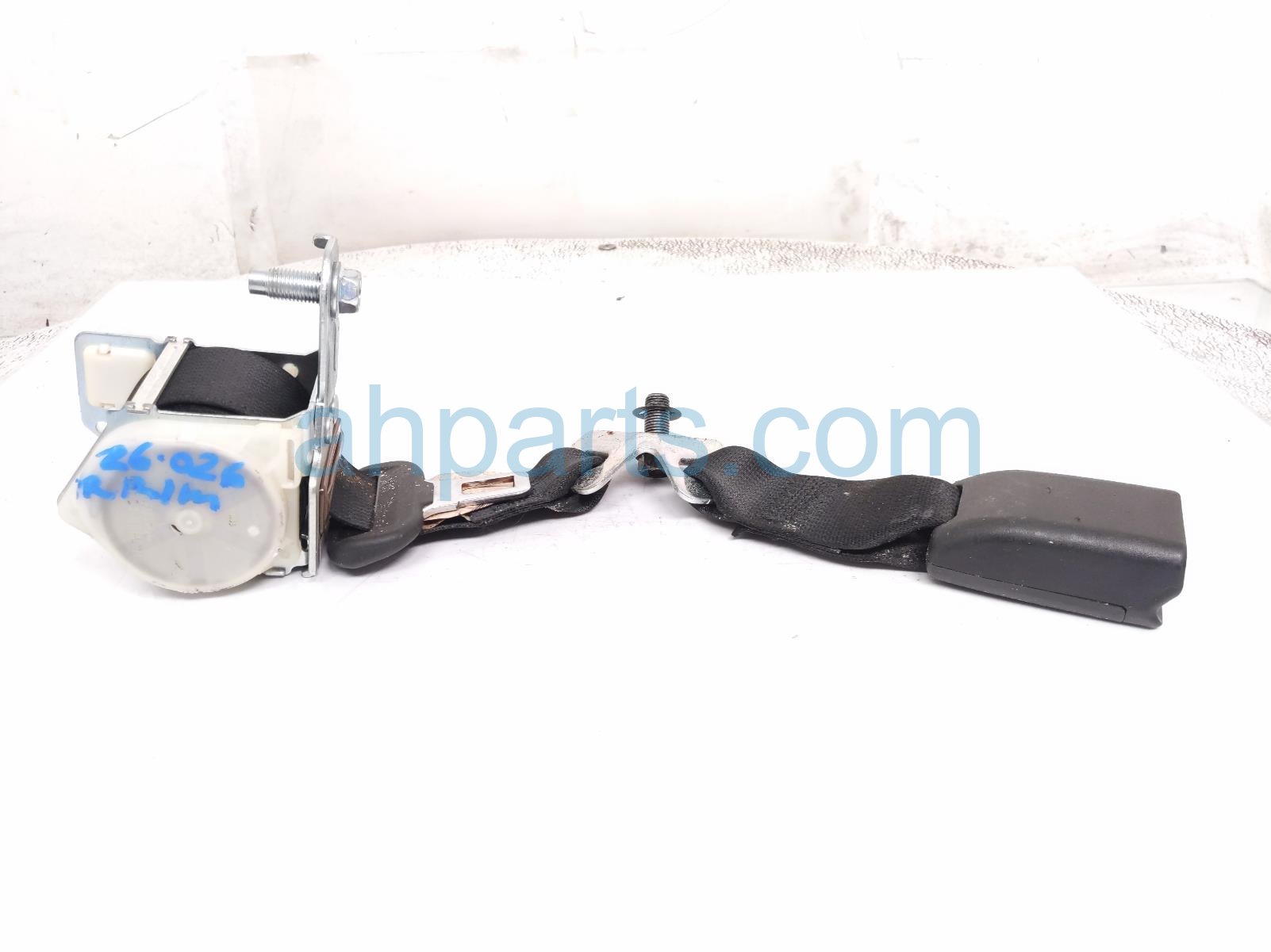 Honda 2ND ROW MID SEAT BELT - BLACK SDN Honda 2ND ROW MID SEAT BELT - BLACK SDN