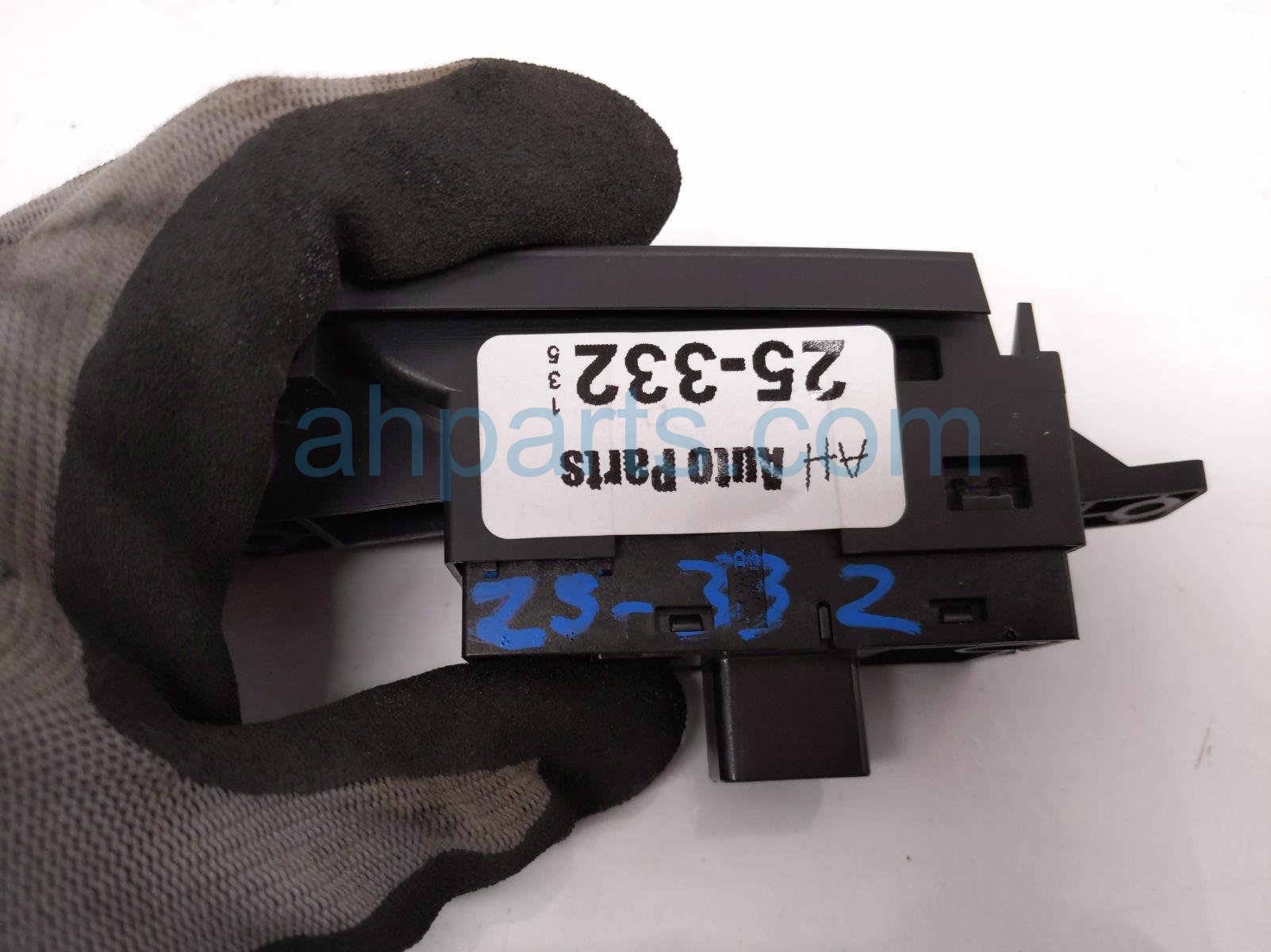 2018 Honda CR V Parking Brake Switch Assy 35355 TLA A01 Replacement 2018 Honda CR V Parking Brake Switch Assy 35355 TLA A01 Replacement thumbnail