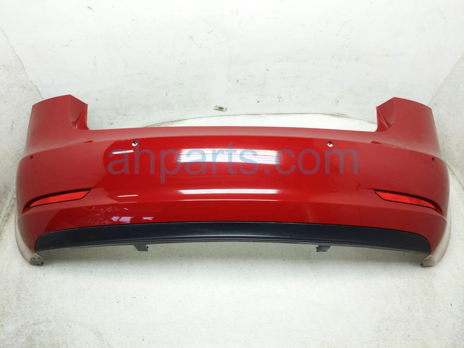2019 Tesla Tesla 3 Rear Bumper Cover Red 1083983 S0 I Replacement 2019 Tesla Tesla 3 Rear Bumper Cover Red 1083983 S0 I Replacement thumbnail