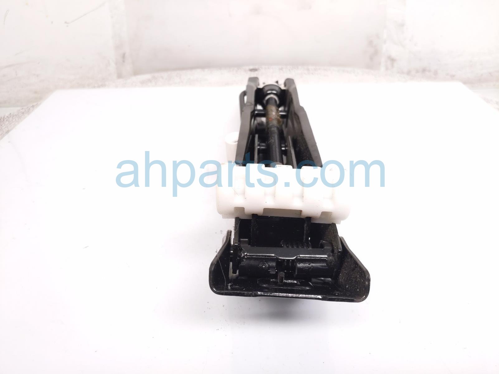 2014 Audi A6 Audi Jack / Scissor 4G0 011 031 L Replacement 2014 Audi A6 Audi Jack / Scissor 4G0 011 031 L Replacement thumbnail