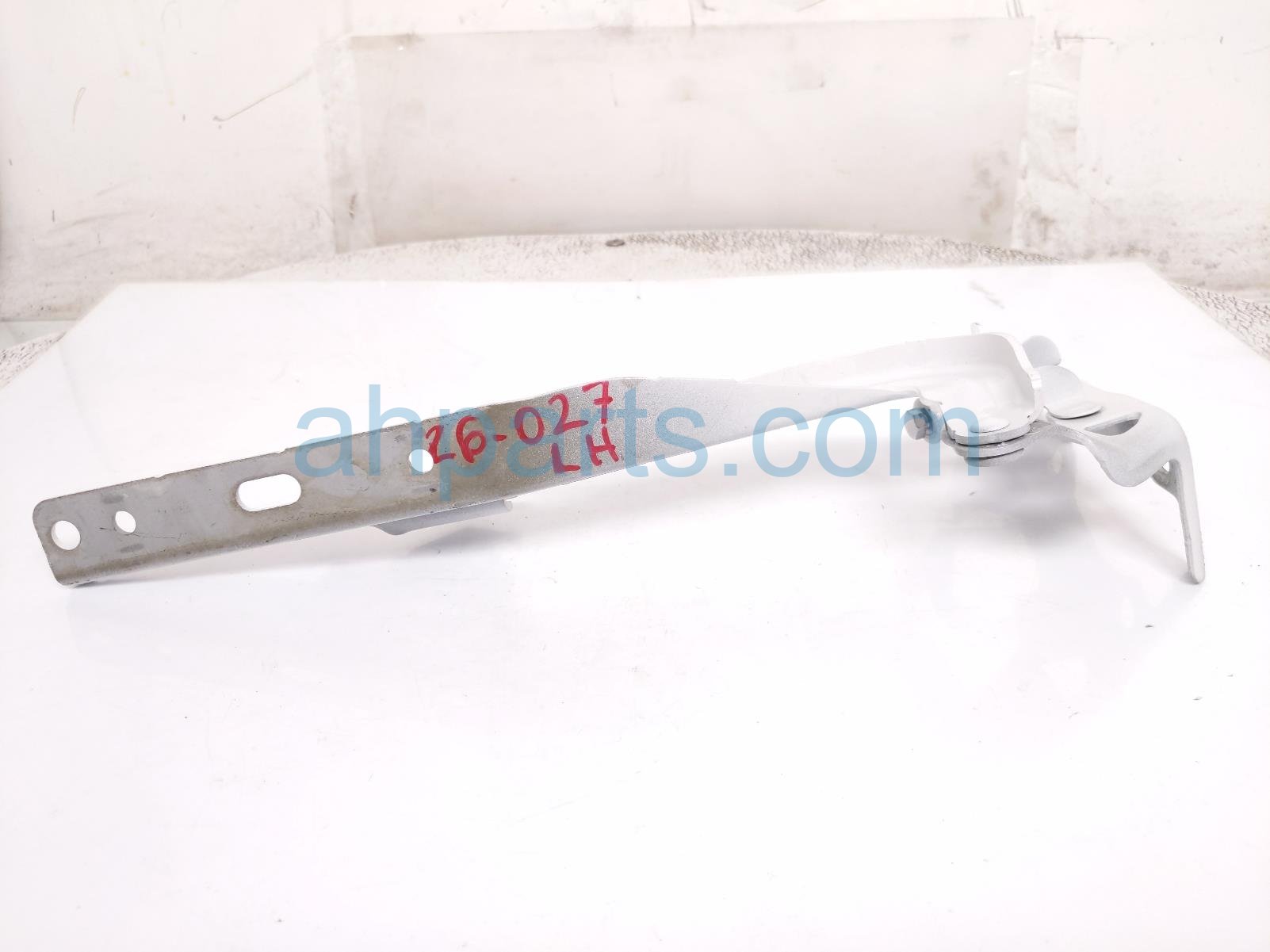 2025 Honda Pilot Driver Hood Hinge White 60170 T90 A00ZZ Replacement 2025 Honda Pilot Driver Hood Hinge White 60170 T90 A00ZZ Replacement thumbnail