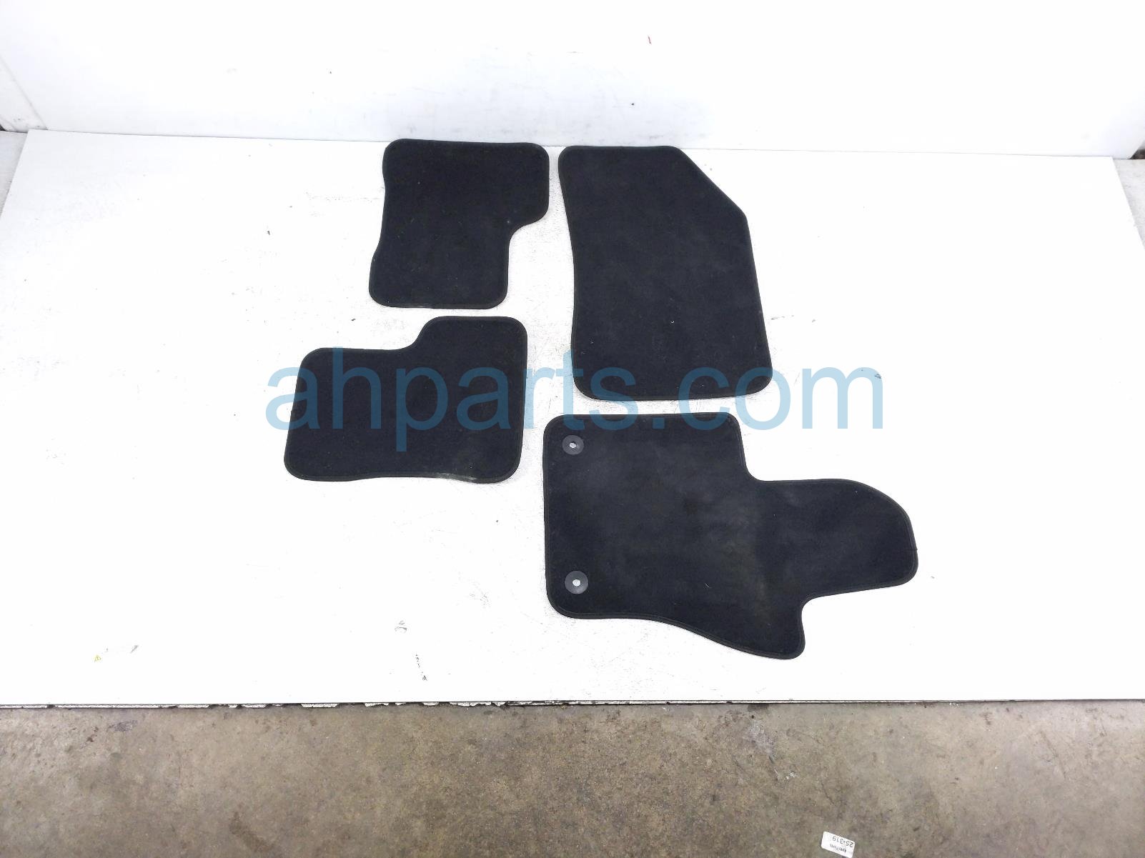 2018 Jeep Renegade 4 Piece Floor Mats Blk Cloth 6UM39LXHAA Replacement 2018 Jeep Renegade 4 Piece Floor Mats Blk Cloth 6UM39LXHAA Replacement thumbnail