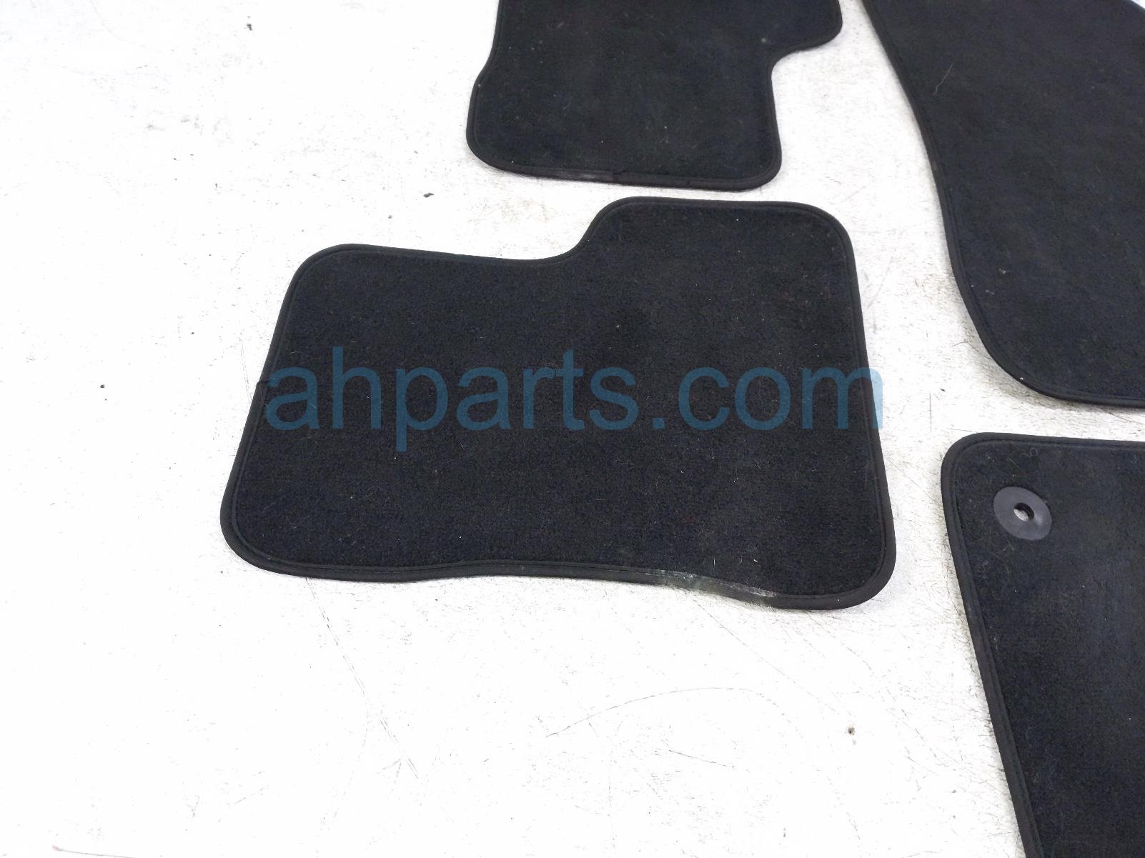 2018 Jeep Renegade 4 Piece Floor Mats Blk Cloth 6UM39LXHAA Replacement 2018 Jeep Renegade 4 Piece Floor Mats Blk Cloth 6UM39LXHAA Replacement thumbnail