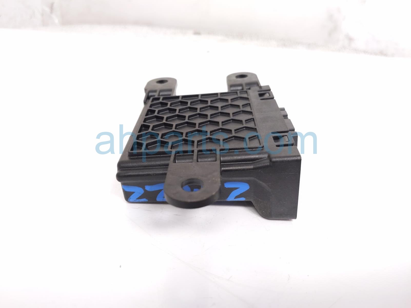 2018 Jeep Renegade Parking Assist Control Module 00521101060 Replacement 2018 Jeep Renegade Parking Assist Control Module 00521101060 Replacement thumbnail