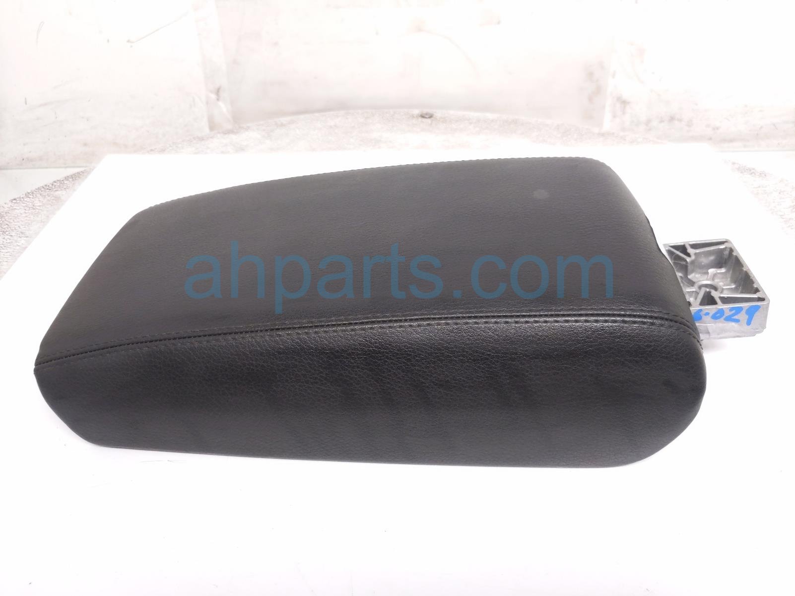 2014 Audi A6 Audi Center Console Lid/armrest Black 4G0 864 248 H 22A Replacement 2014 Audi A6 Audi Center Console Lid/armrest Black 4G0 864 248 H 22A Replacement thumbnail