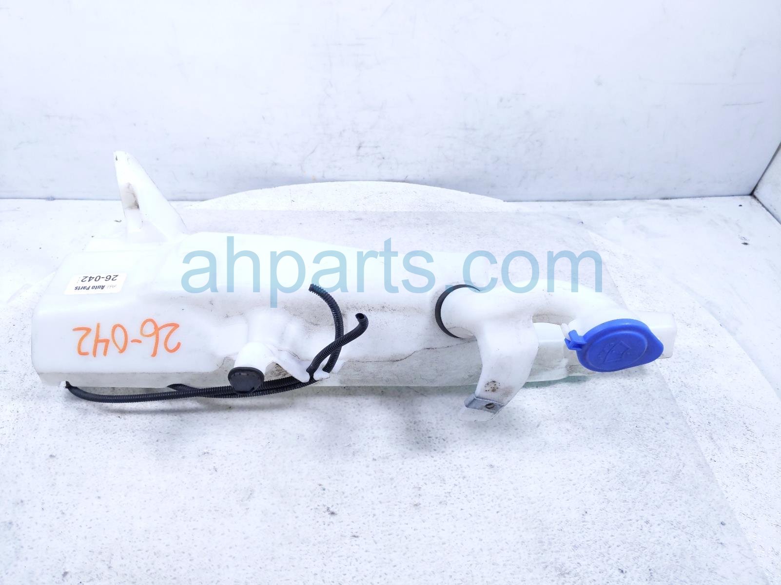 Ford WINDSHIELD WASHER RESERVOIR TANK