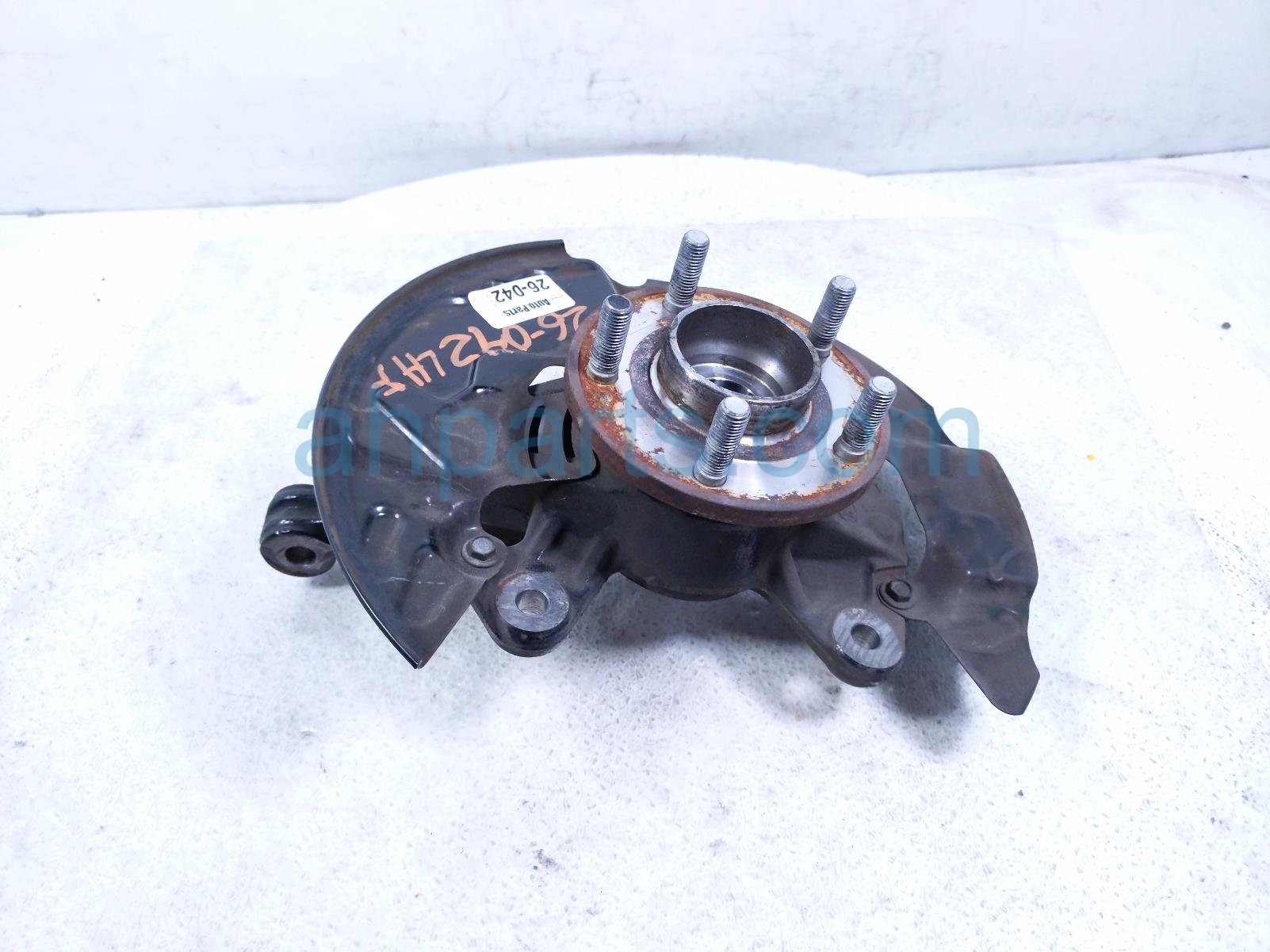 Ford FR/LH SPINDLE KNUCKLE HUB - AWD