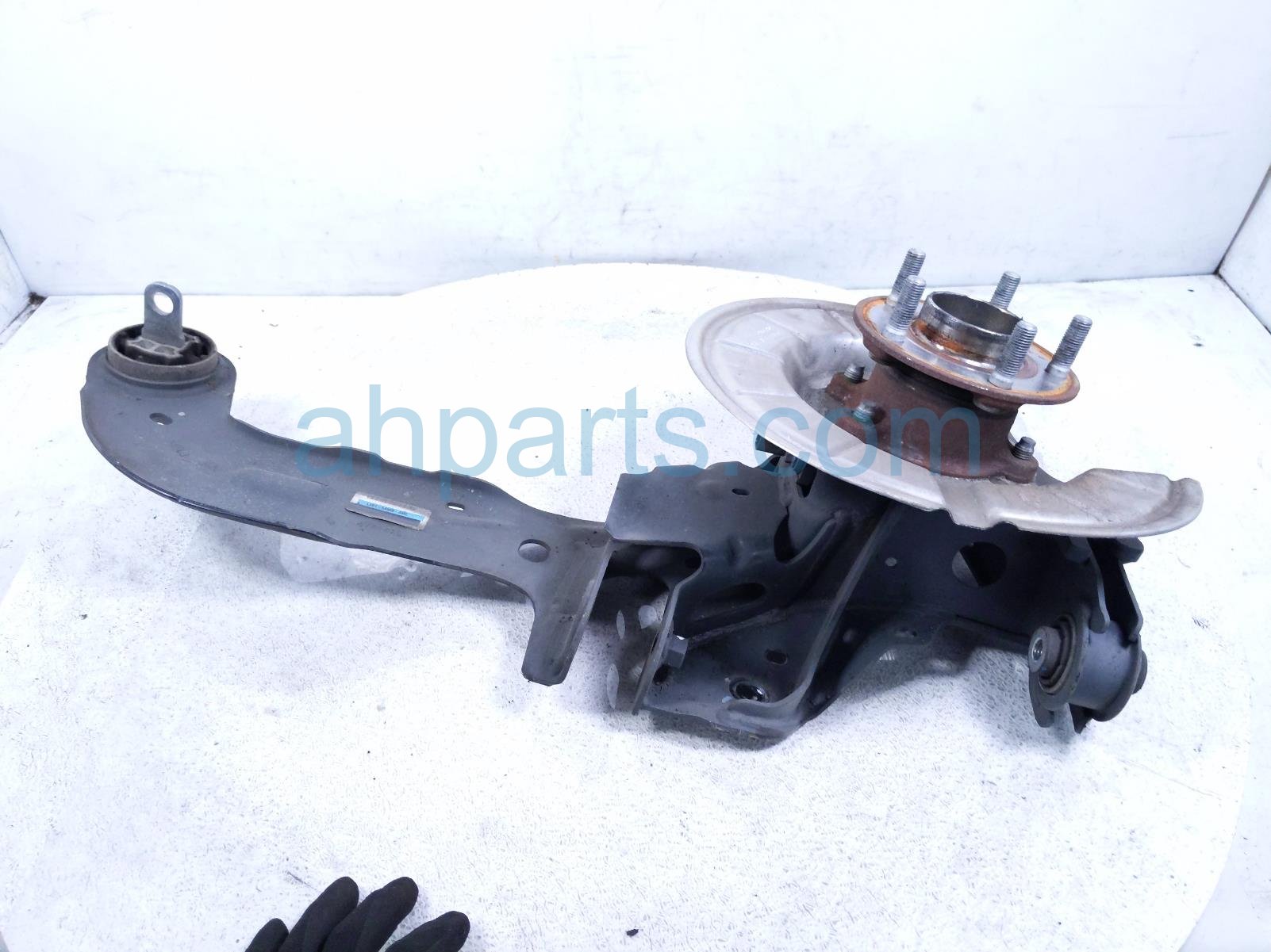 Ford RR/LH SPINDLE KNUCKLE HUB AWD