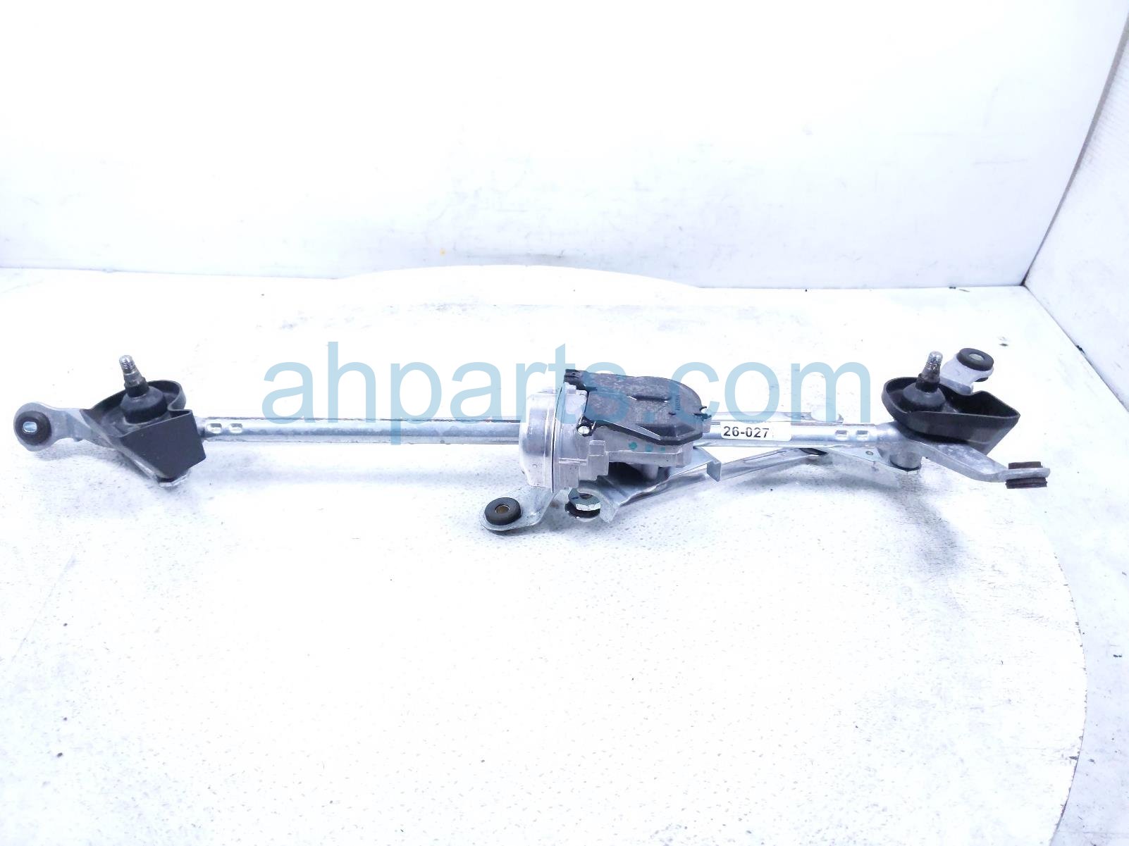 Honda WINDSHIELD WIPER MOTOR W/ARM ASSY