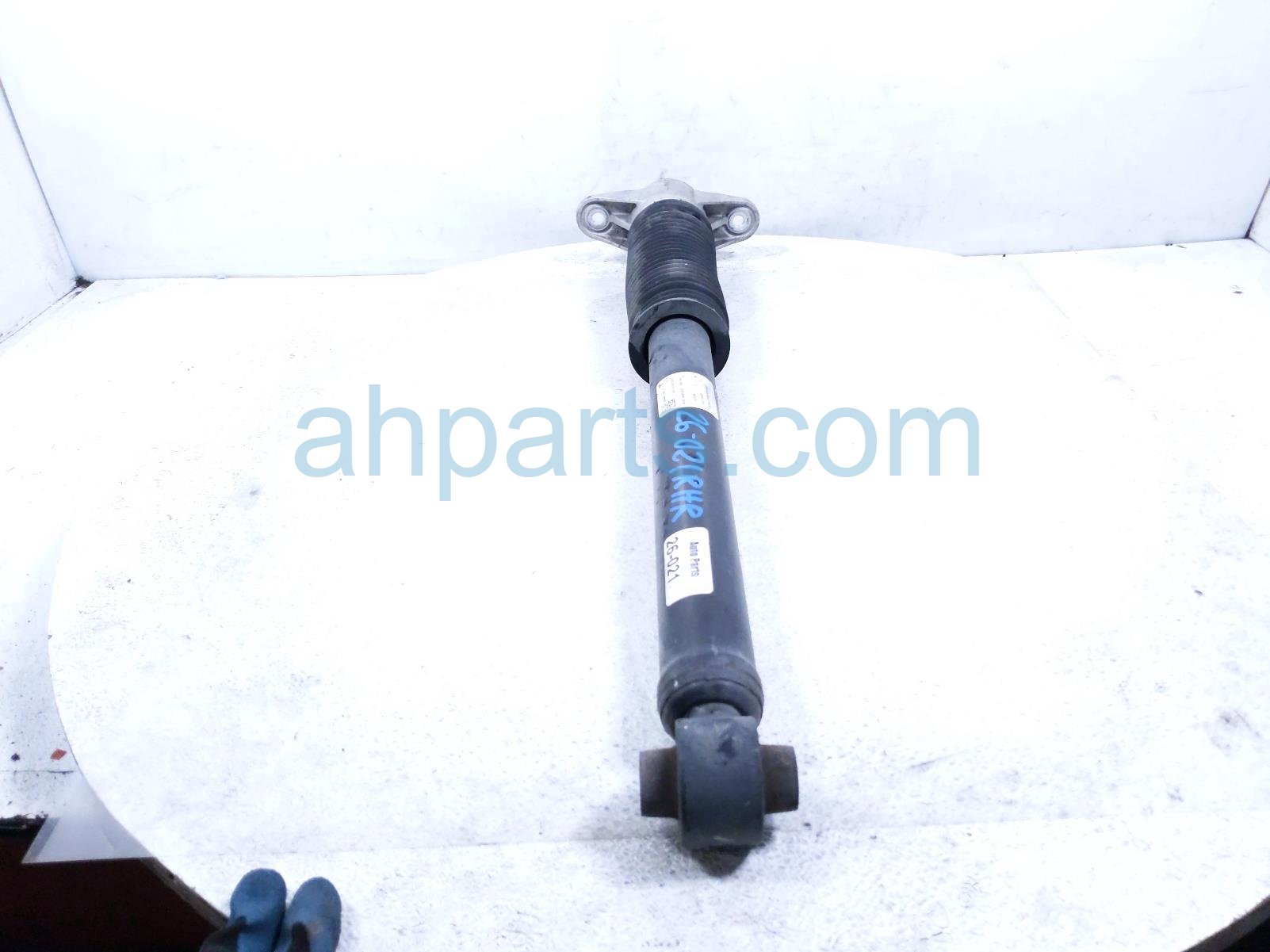 2019 Tesla Tesla 3 Strut / Spring / Rear Passenger Shock Absorber Rwd 1044461 02 E Replacement 2019 Tesla Tesla 3 Strut / Spring / Rear Passenger Shock Absorber Rwd 1044461 02 E Replacement thumbnail